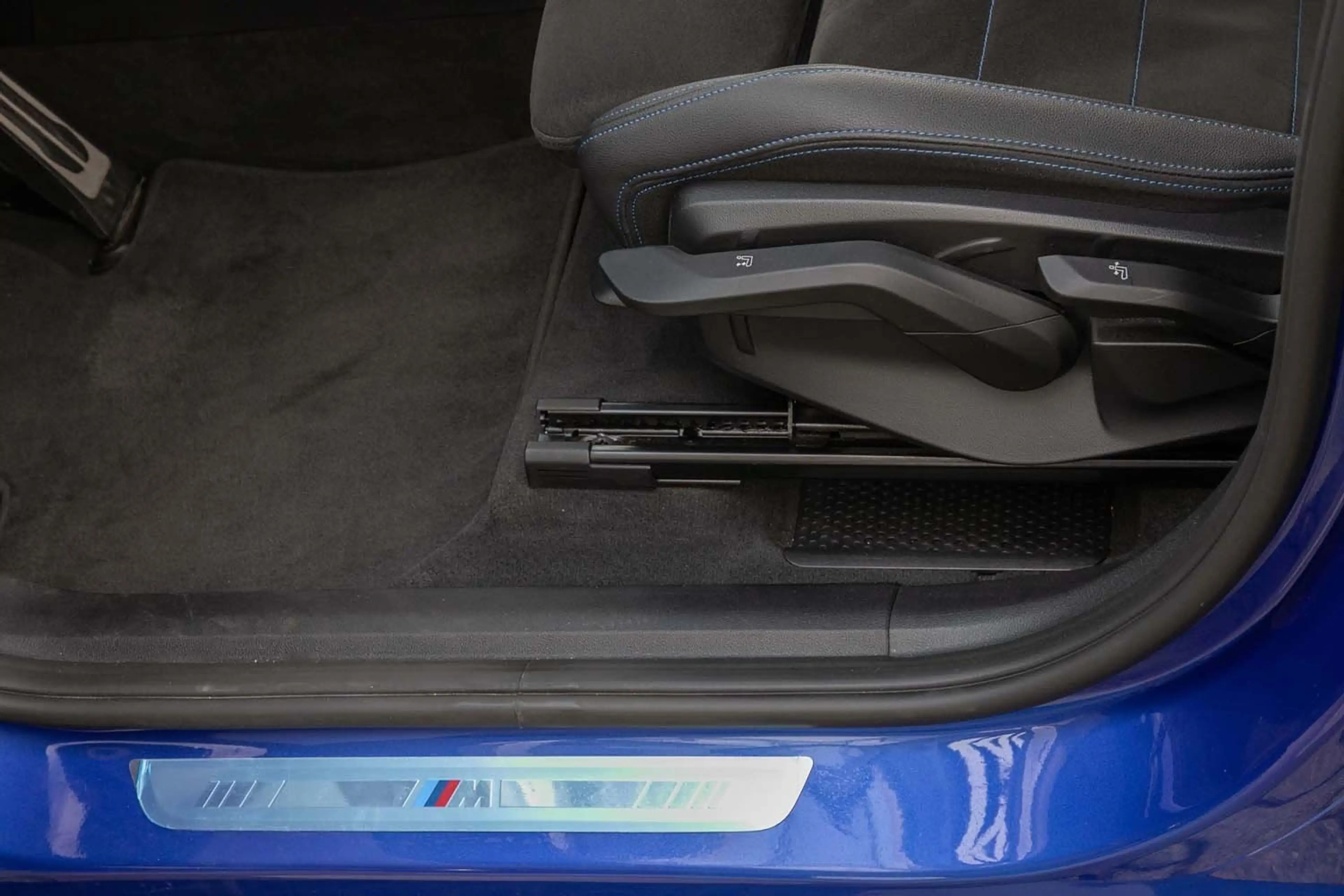 BMW 223 i Active Tourer M Sportpaket HeadUp HiFi 360° — photo 13