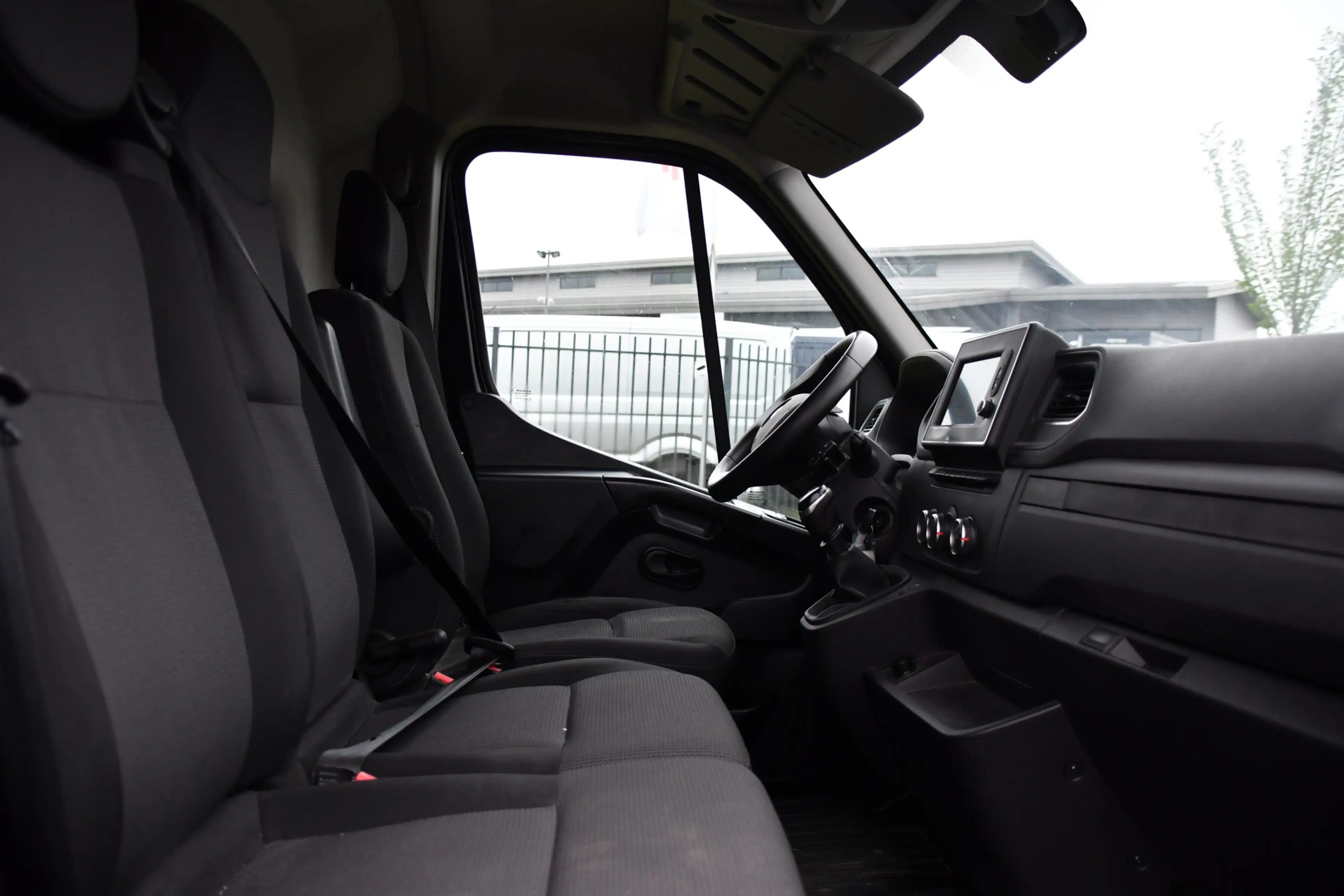 Renault Master T35 2.3 dCi 150 L2H2 Black Edition Cruise, Camera, — photo 2