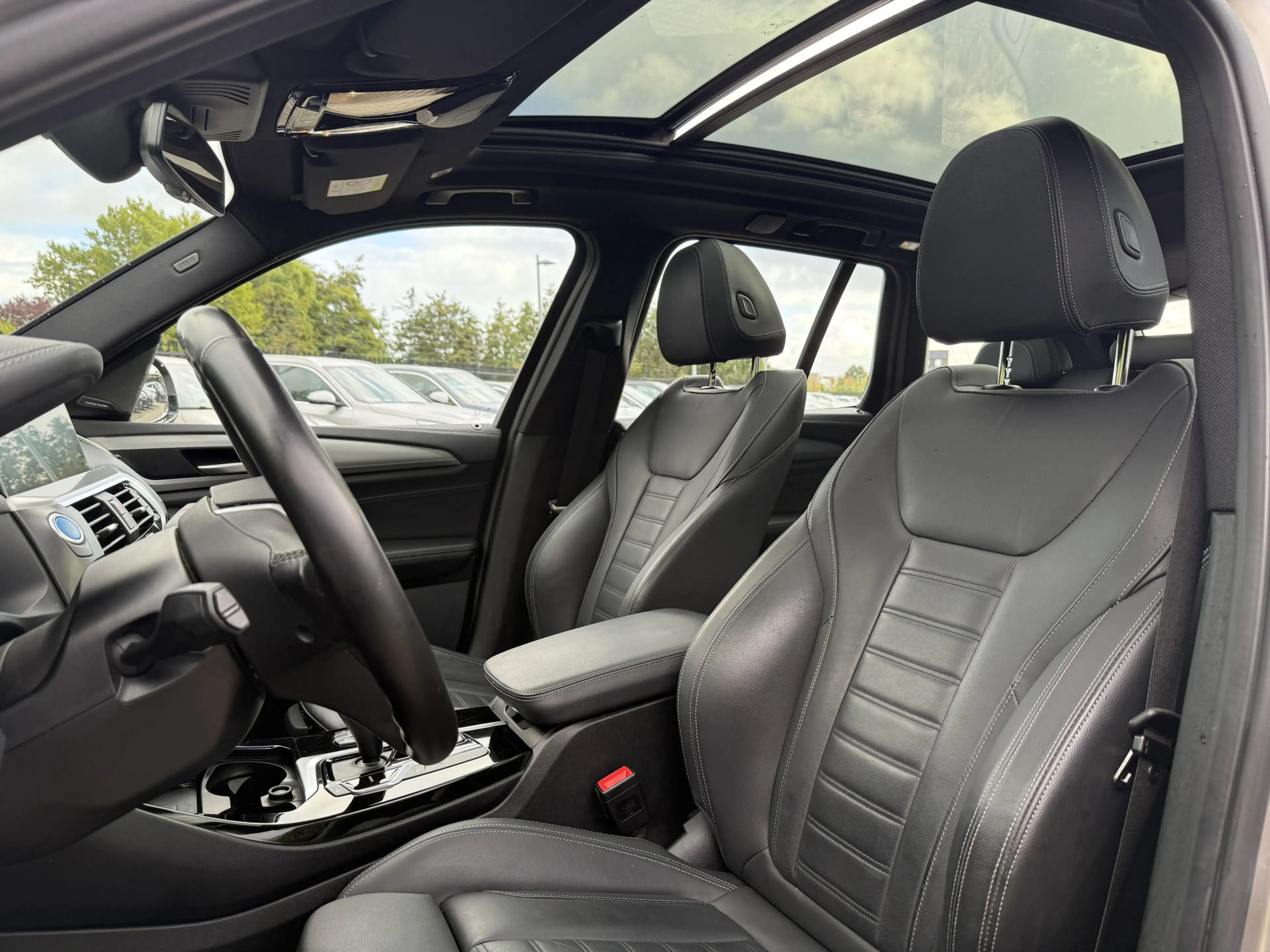 BMW iX3 High Exe | 20'' | Elek. stoelverst. | Comfort Acce — photo 11