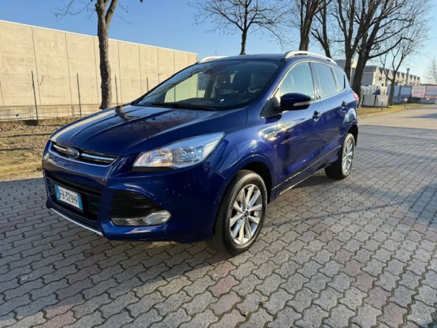 Ford Kuga 2.0 TDCI 150 CV S&S 4WD Powershift Business Bleu - 1
