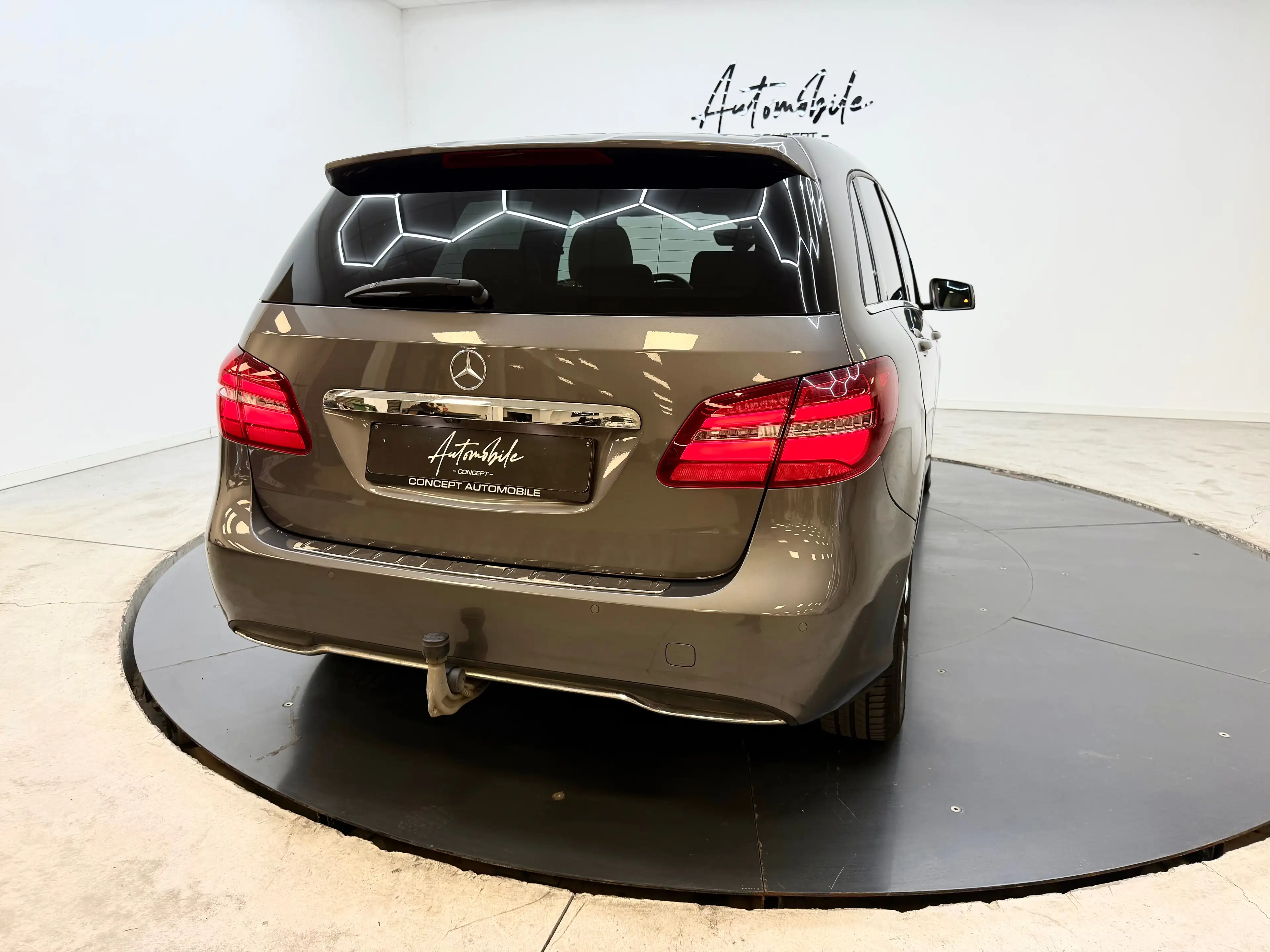 Mercedes-Benz B 200 ✅1AN GARANTIE✅PANO✅1ER PROPRIO✅EURO 6B✅CARNET D’ENTRETIEN — photo 11