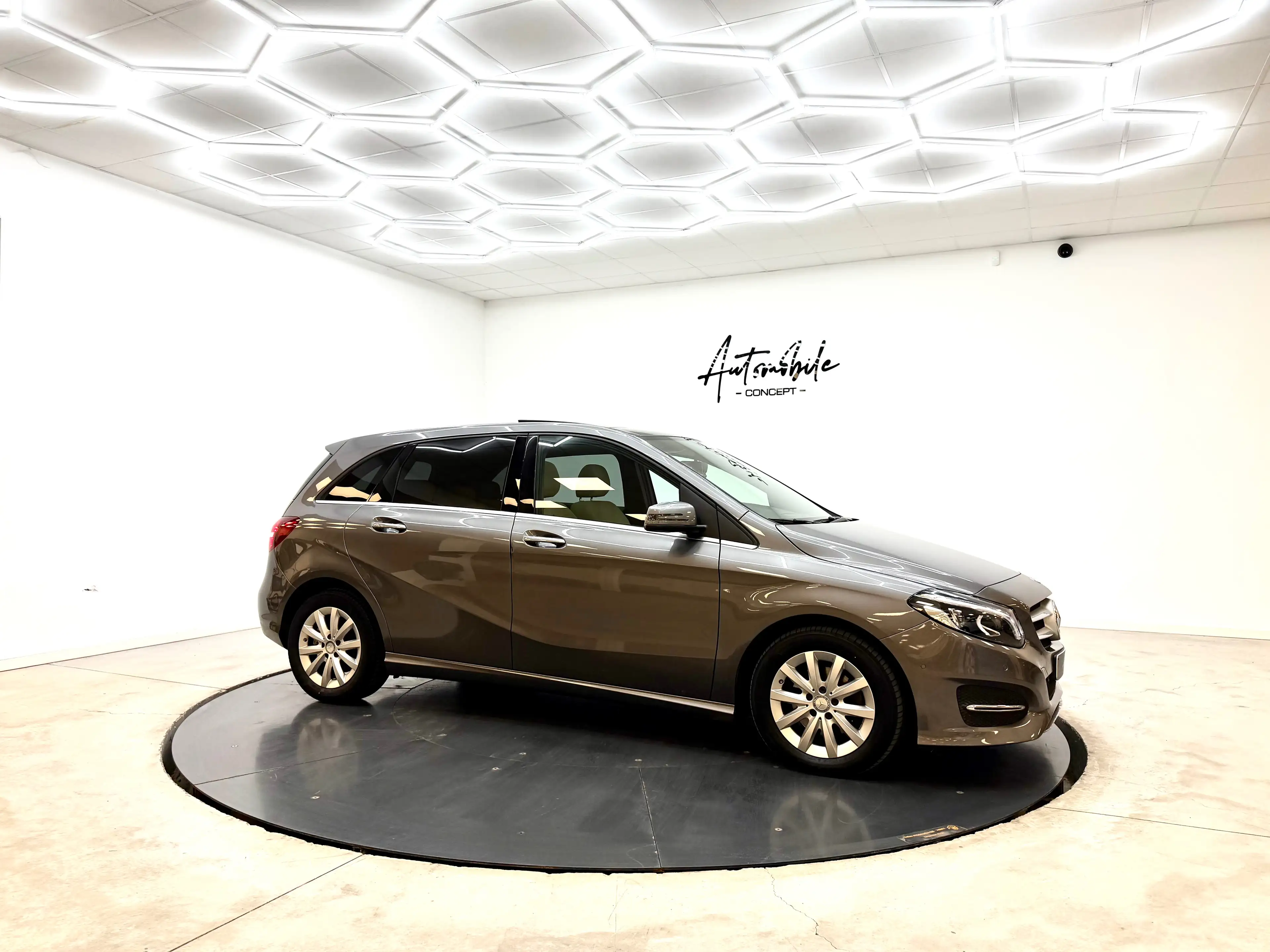 Mercedes-Benz B 200 ✅1AN GARANTIE✅PANO✅1ER PROPRIO✅EURO 6B✅CARNET D’ENTRETIEN — photo 3