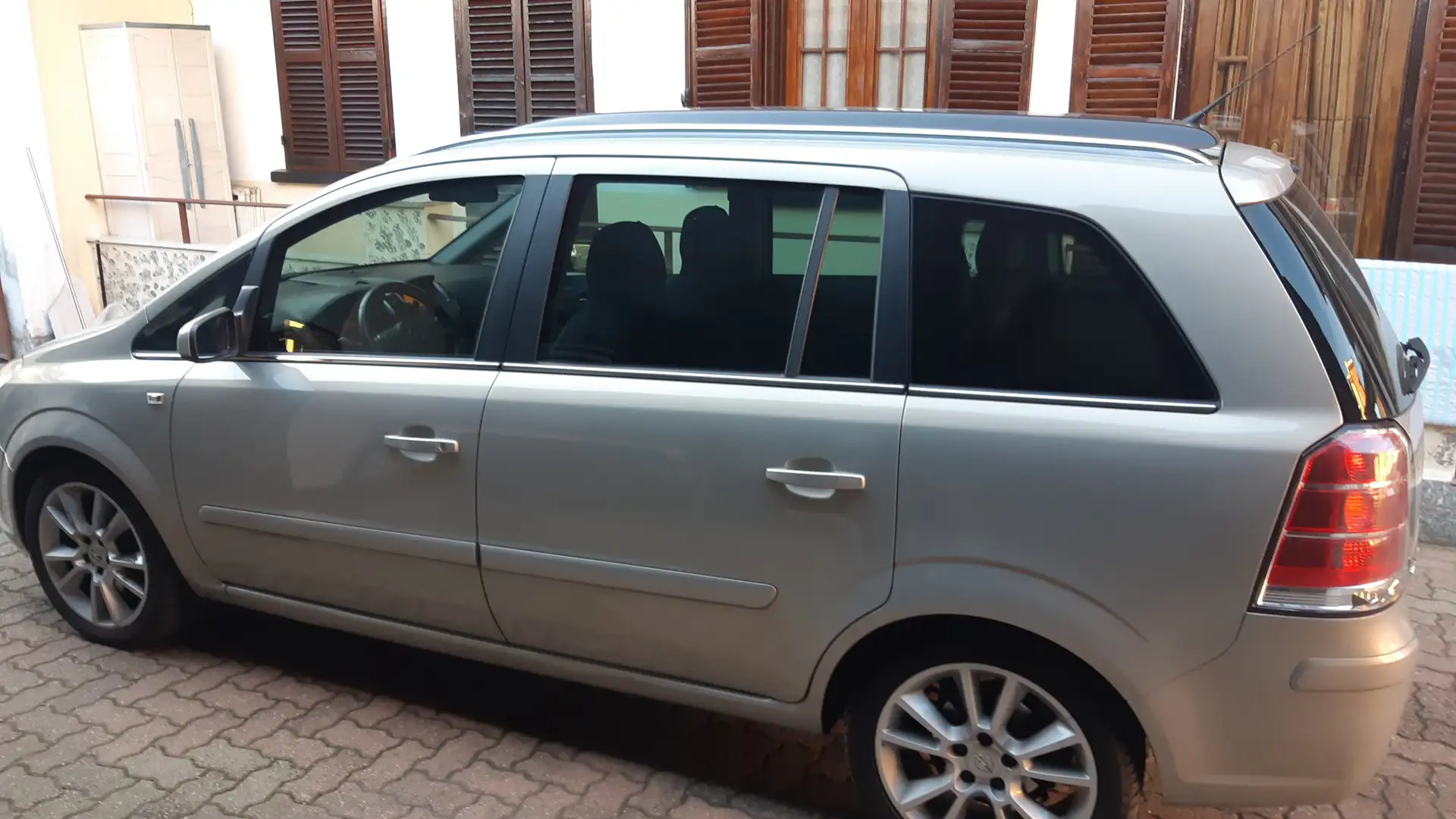 Opel Zafira Zafira II 2005 1.9 cdti Cosmo 120cv - 1