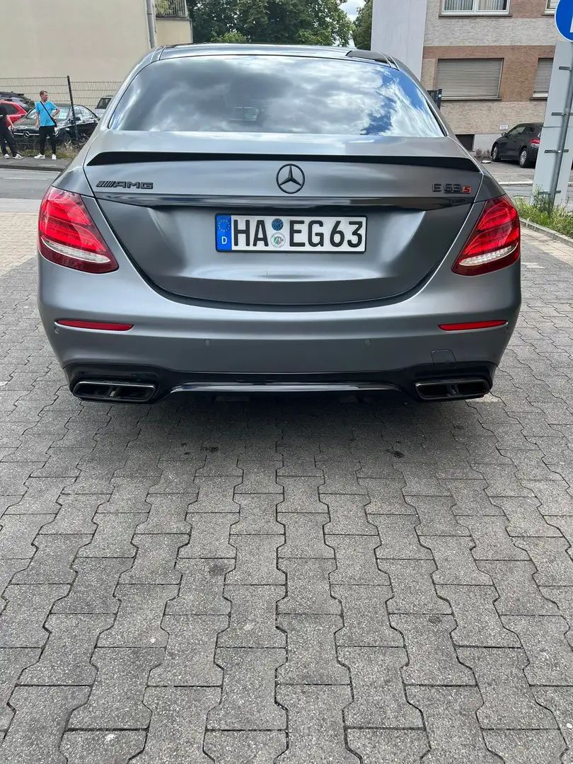 Mercedes-Benz E 63 AMG S 4Matic Speedshift 9G-MCT - 2