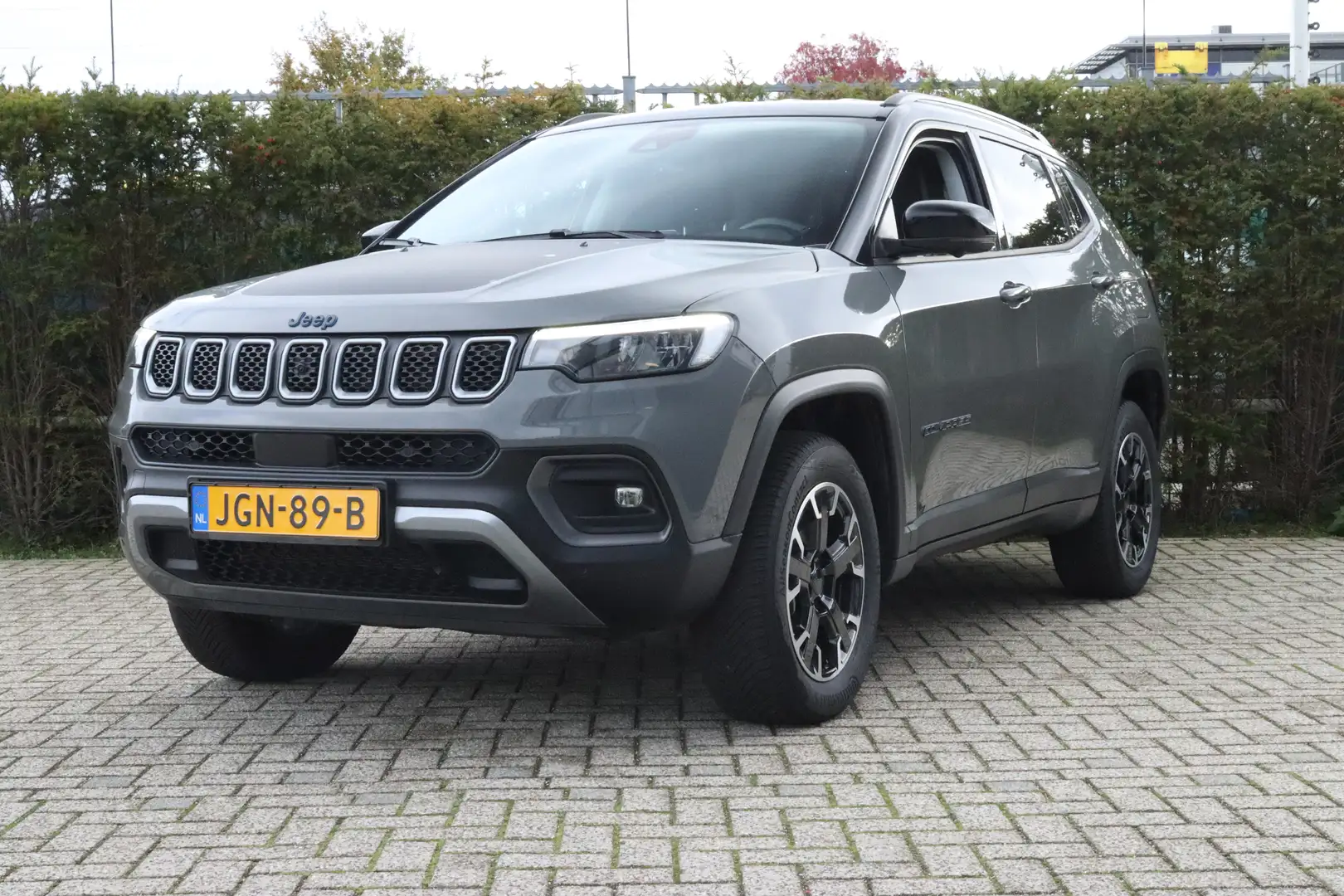 Jeep Compass 4xe 240 Plug-in Hybrid Electric Overland | Achteru Grijs - 1