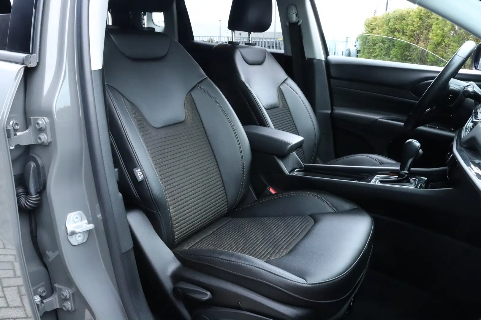 Jeep Compass 4xe 240 Plug-in Hybrid Electric Overland | Achteru Grijs - 2