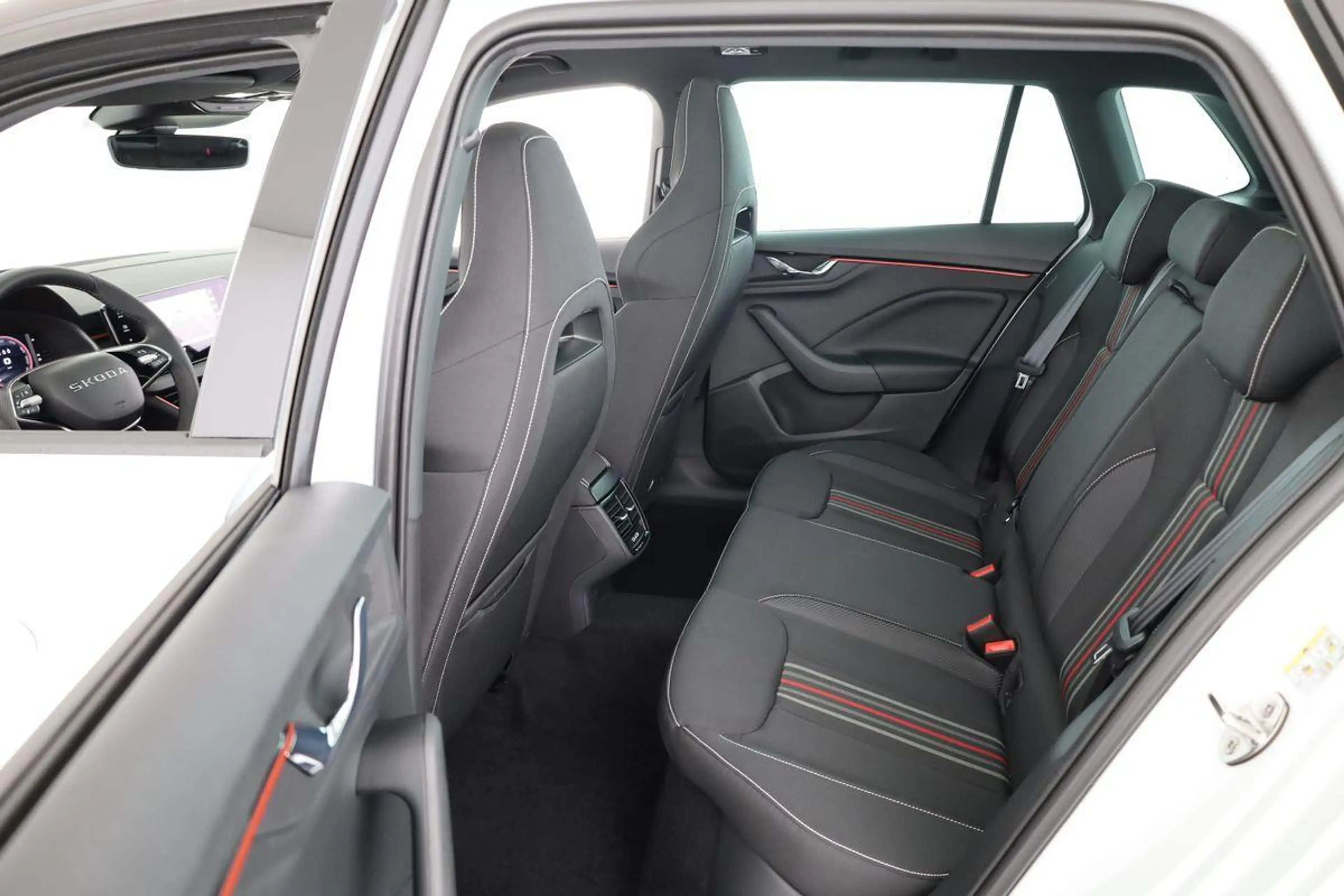 Skoda Kamiq Monte Carlo 1.5 TSI Carlo, Pano, AHK, Matrix, N... — photo 12