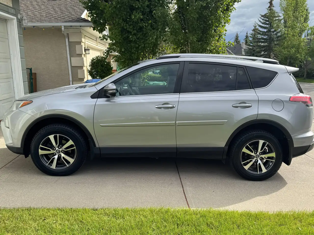 Toyota RAV 4 photo Toyota RAV 4
