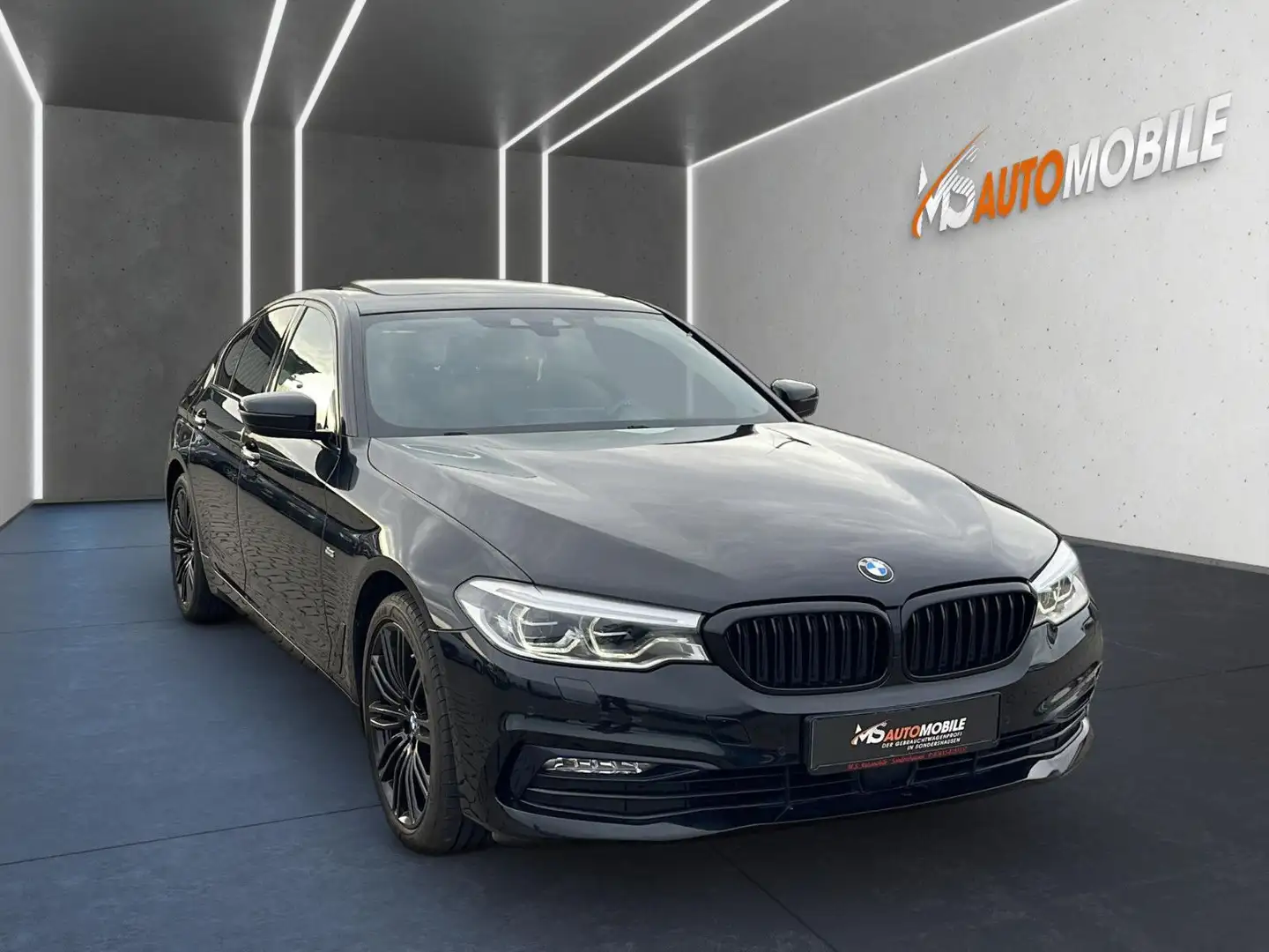 BMW 530 d Lim. xDrive Sport Line/LED+ACC+HUD+GSD+NAV Zwart - 2
