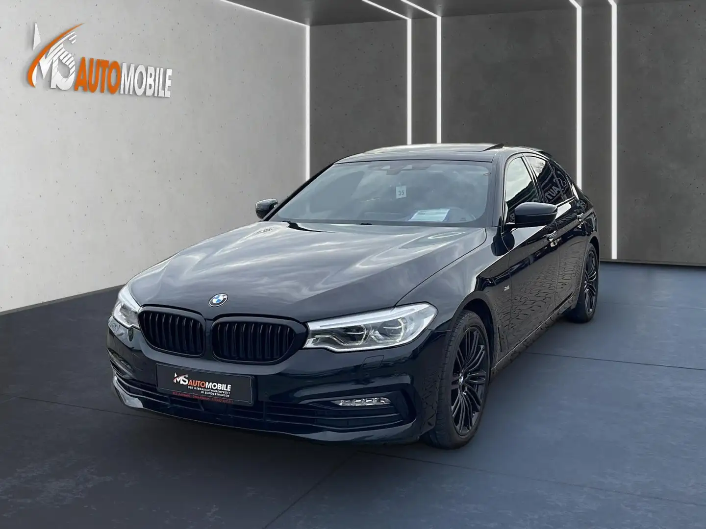BMW 530 d Lim. xDrive Sport Line/LED+ACC+HUD+GSD+NAV Zwart - 1