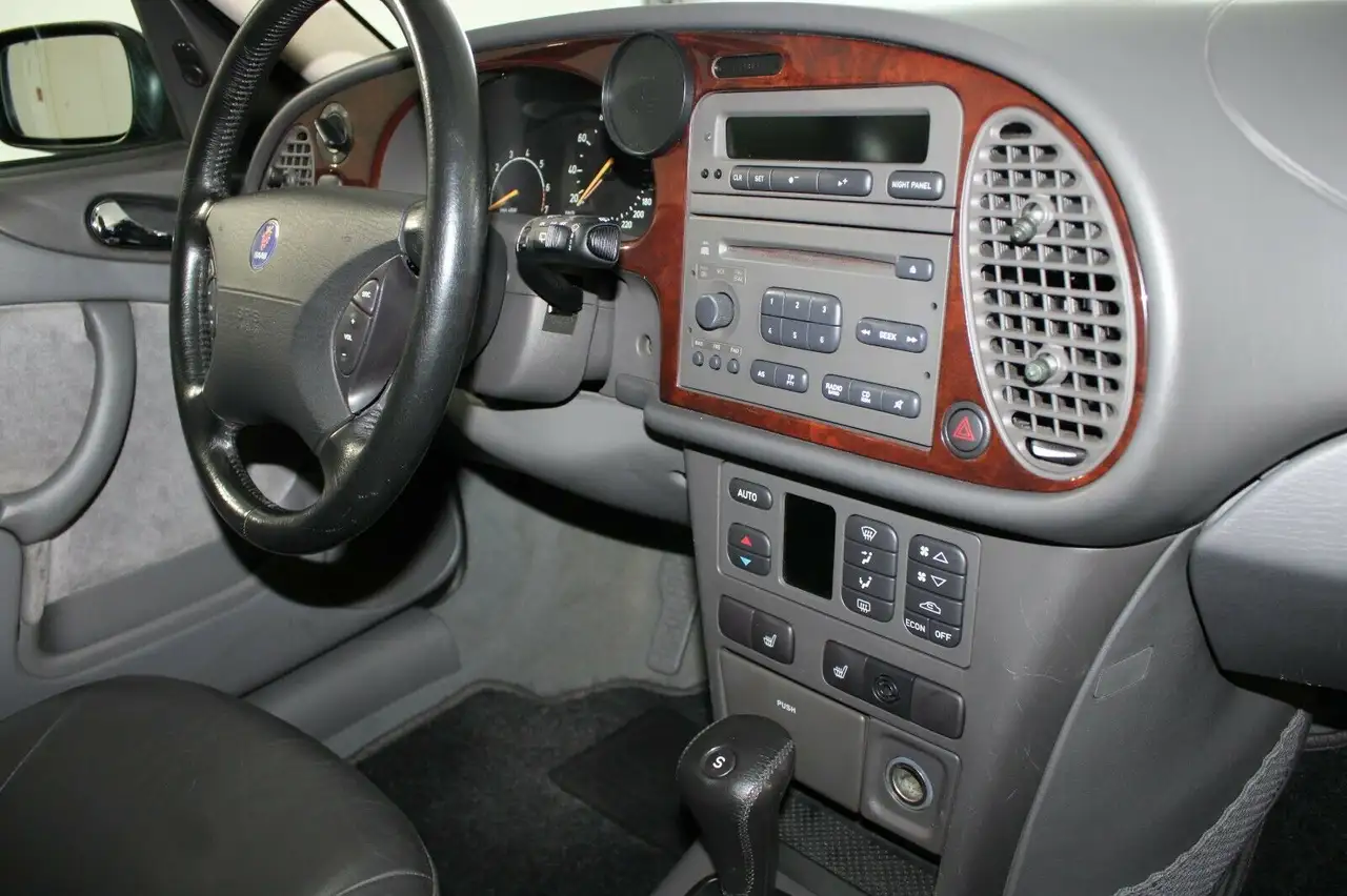 Saab 9-3 2.0t/Klimaaut../SHZ/Automatik/RESTAURIERT/2+, foto 10