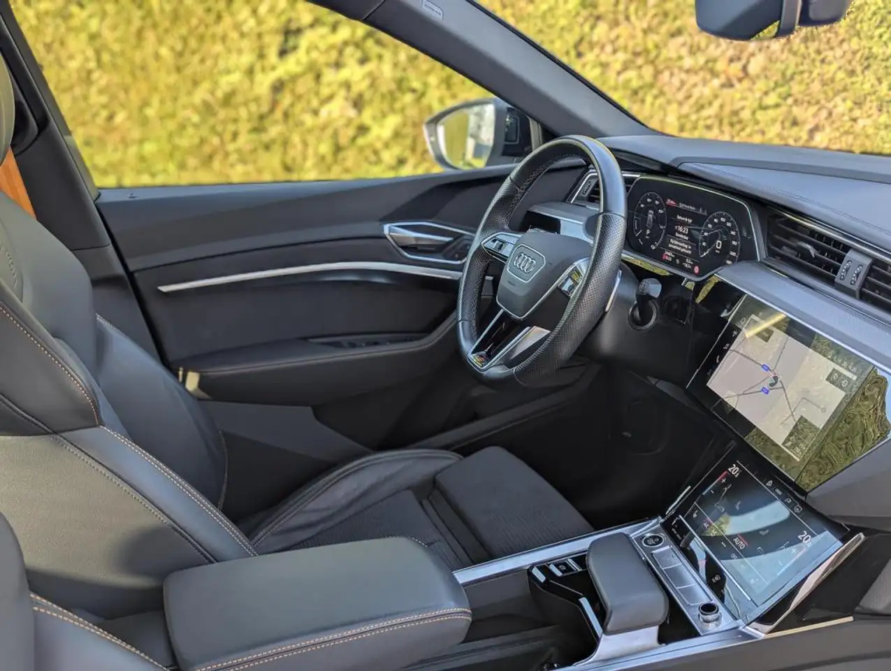 Audi Q8 e-tron (Q8)e-tron - black edition - 2x s-line-side assist 11