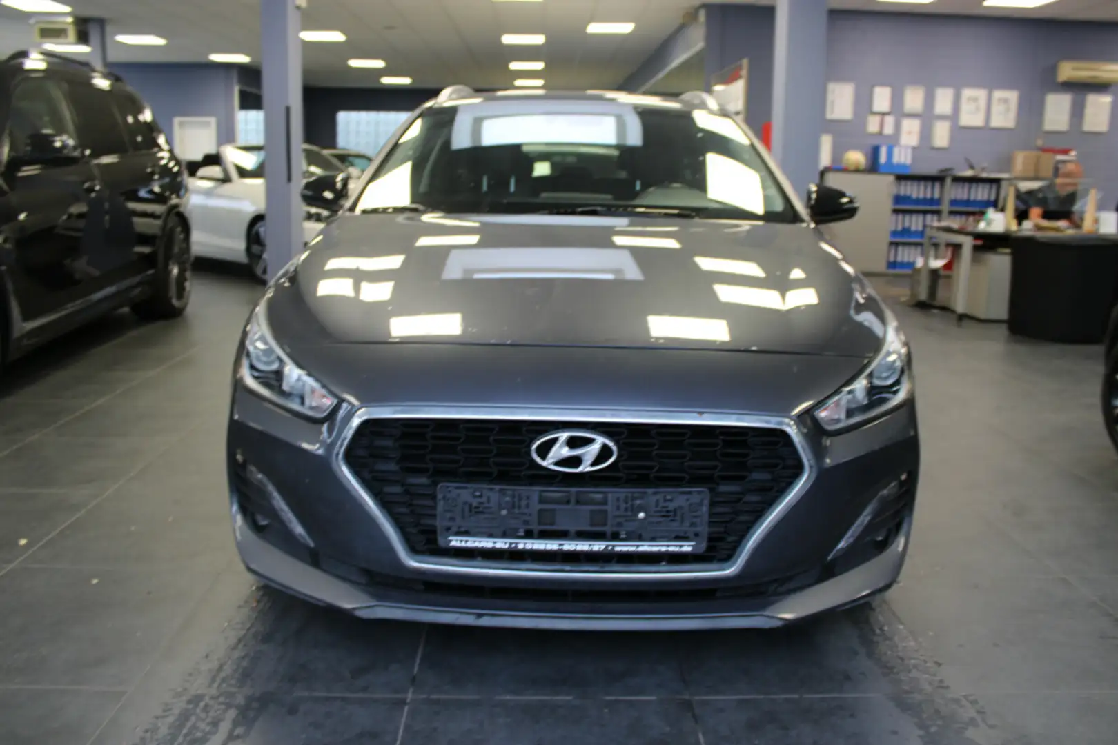 Hyundai i30 1.4 Select Grau - 2