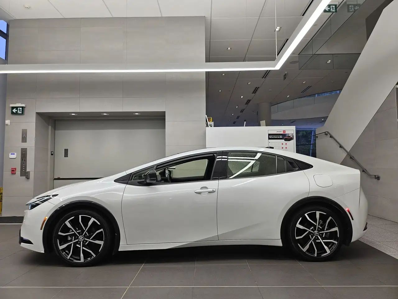 Toyota Prius Prime снимка Toyota Prius Prime