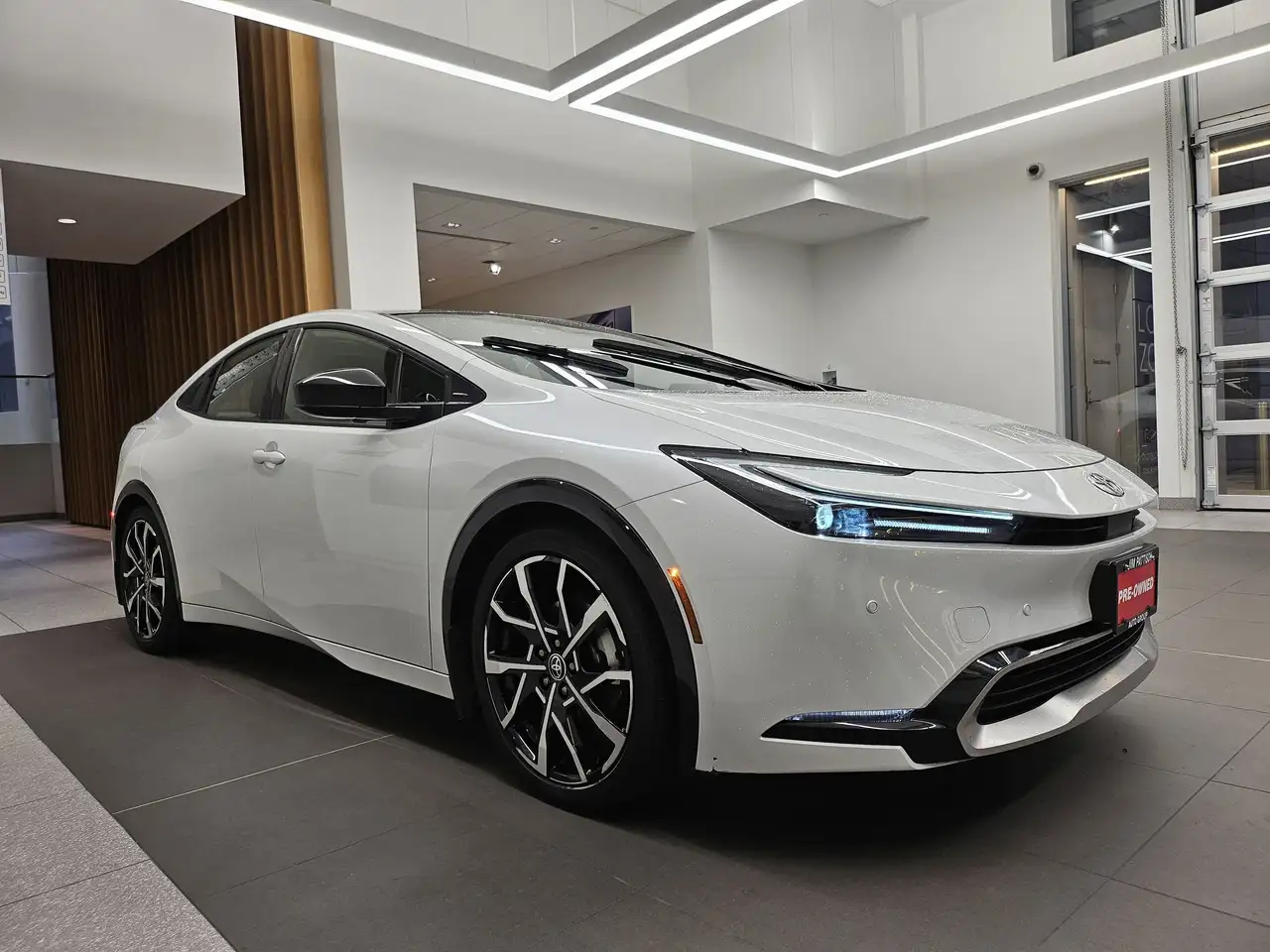 Toyota Prius Prime снимка Toyota Prius Prime