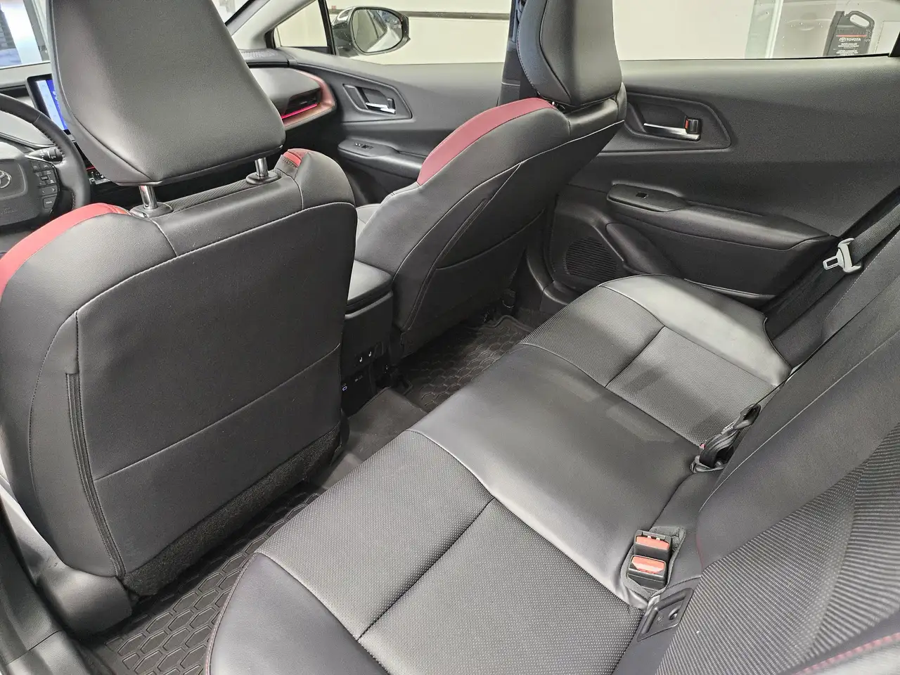 Toyota Prius Prime снимка Toyota Prius Prime