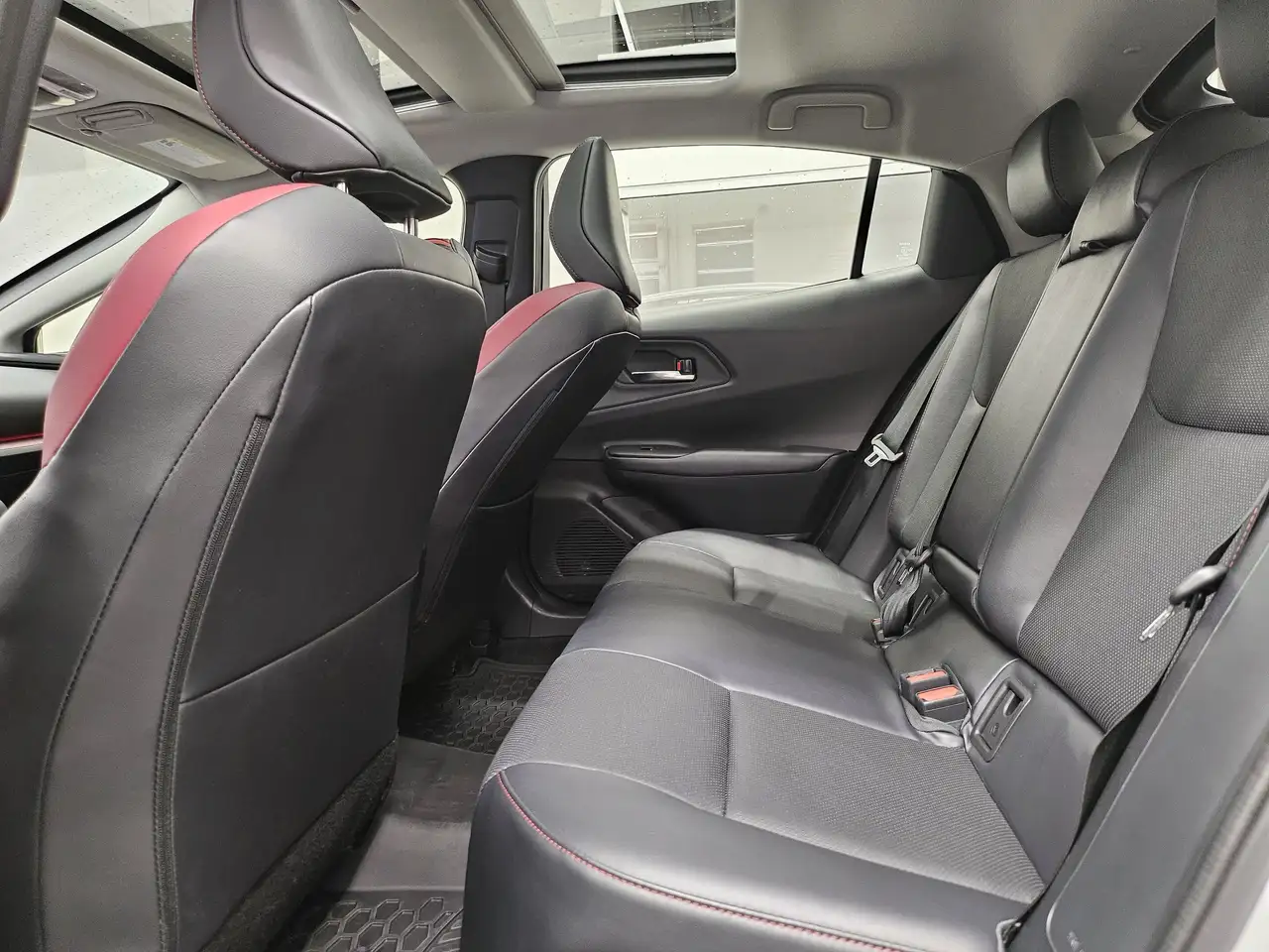 Toyota Prius Prime снимка Toyota Prius Prime
