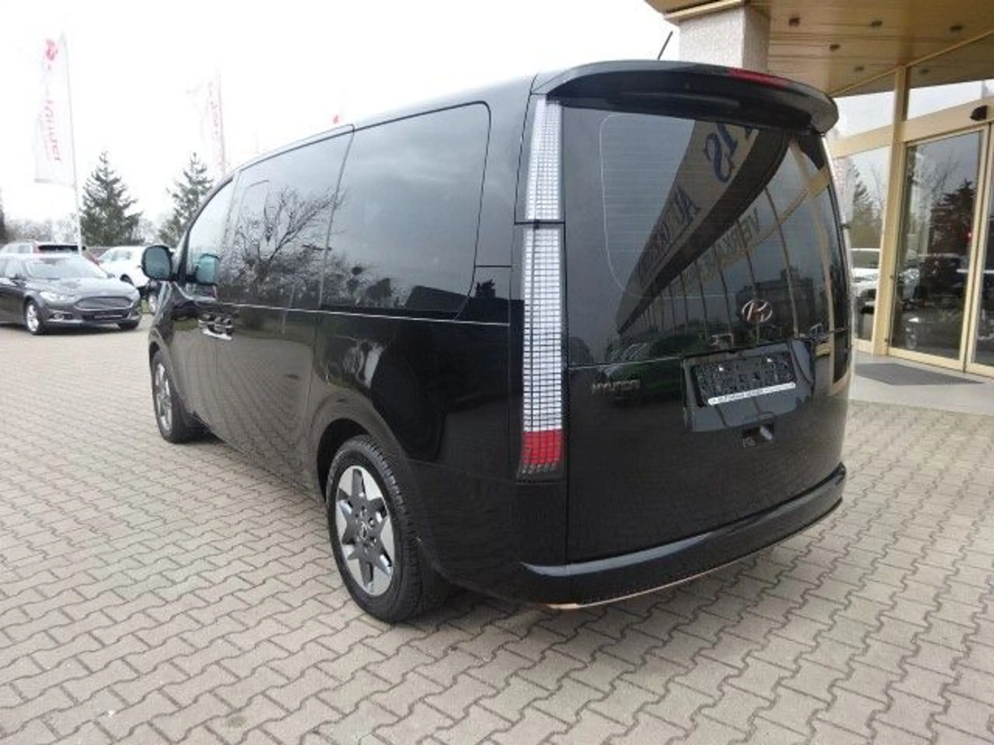 Hyundai STARIA 177PS Autm. Signature 4WD Navi Leder ACC — photo 3
