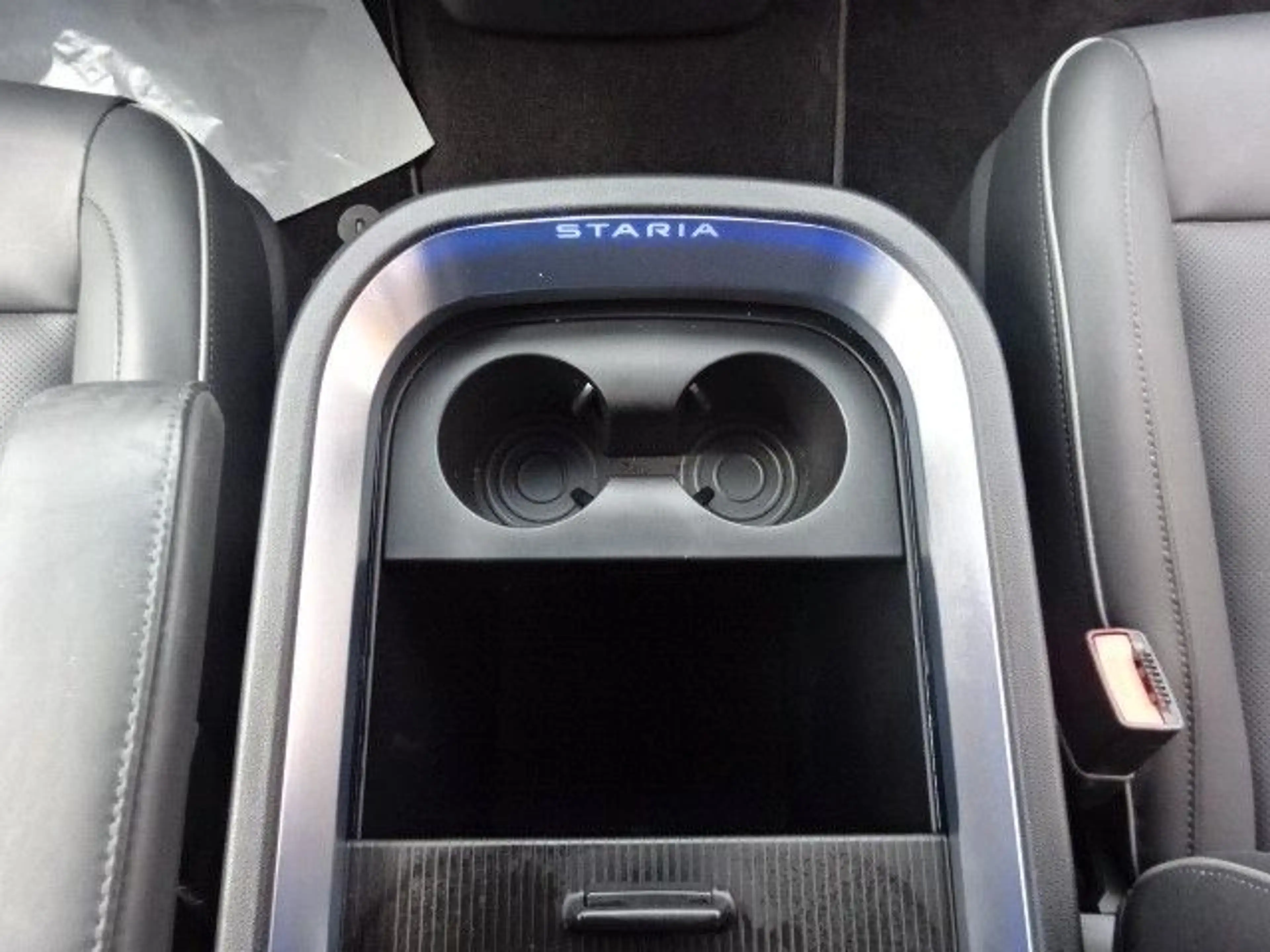 Hyundai STARIA 177PS Autm. Signature 4WD Navi Leder ACC — photo 15