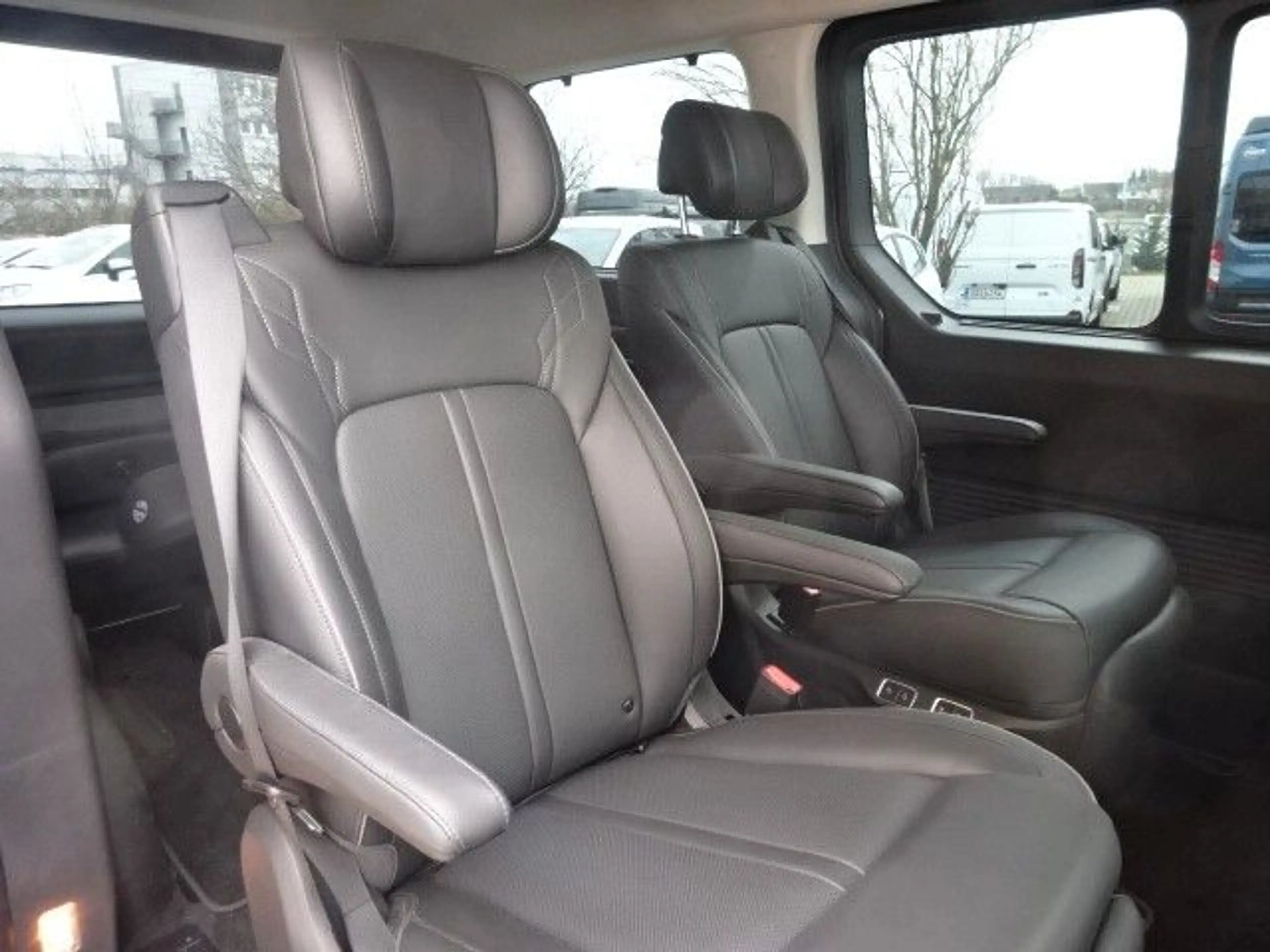 Hyundai STARIA 177PS Autm. Signature 4WD Navi Leder ACC — photo 8