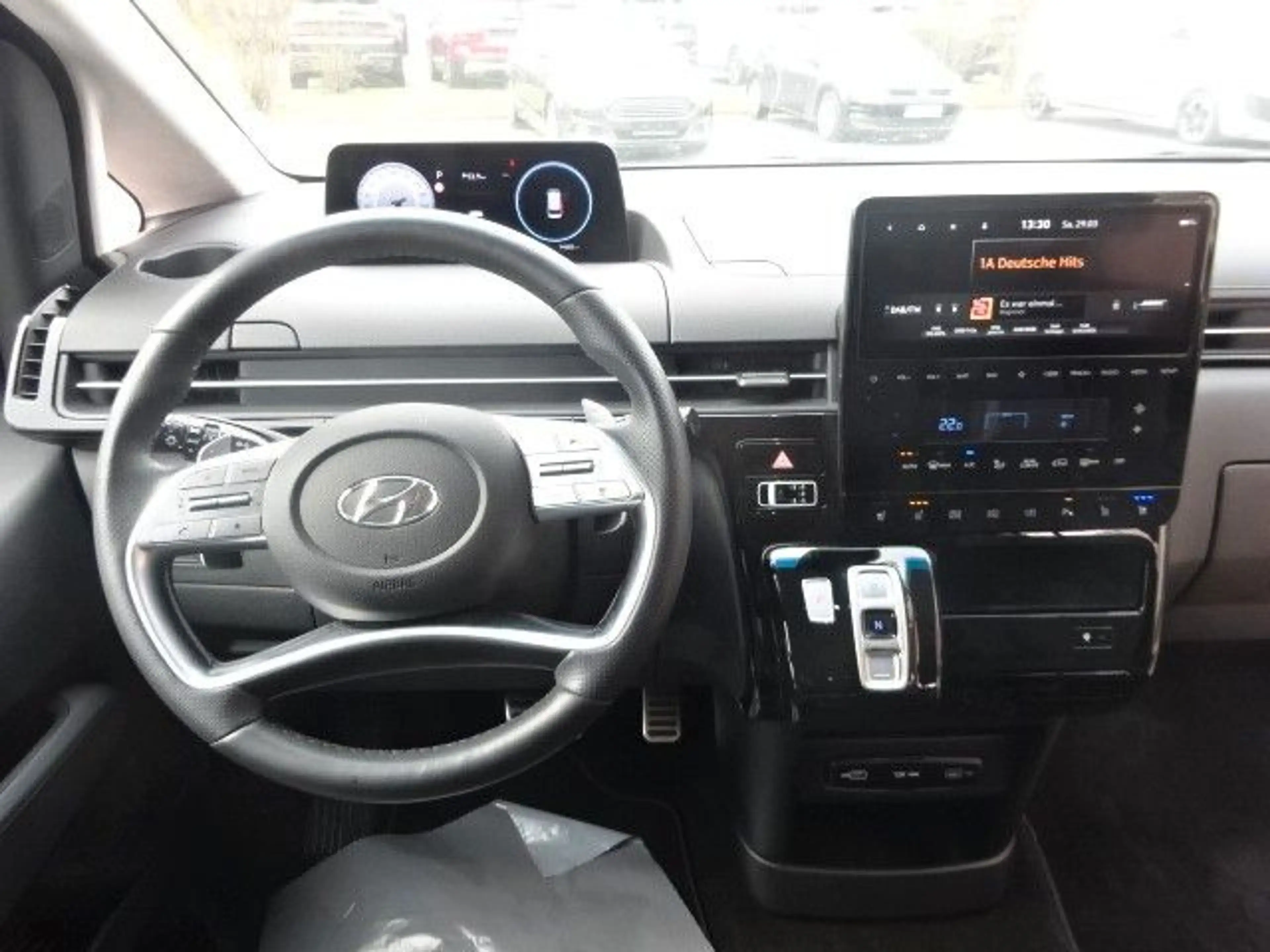 Hyundai STARIA 177PS Autm. Signature 4WD Navi Leder ACC — photo 11