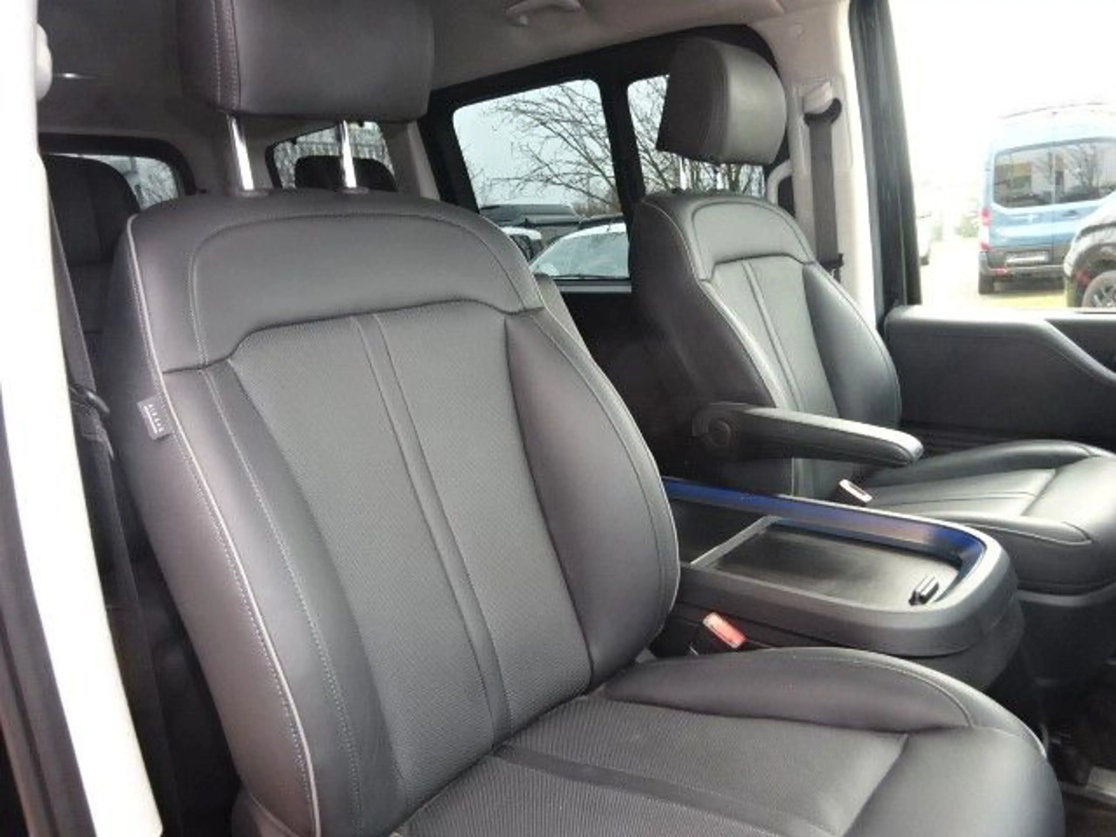 Hyundai STARIA 177PS Autm. Signature 4WD Navi Leder ACC — photo 7