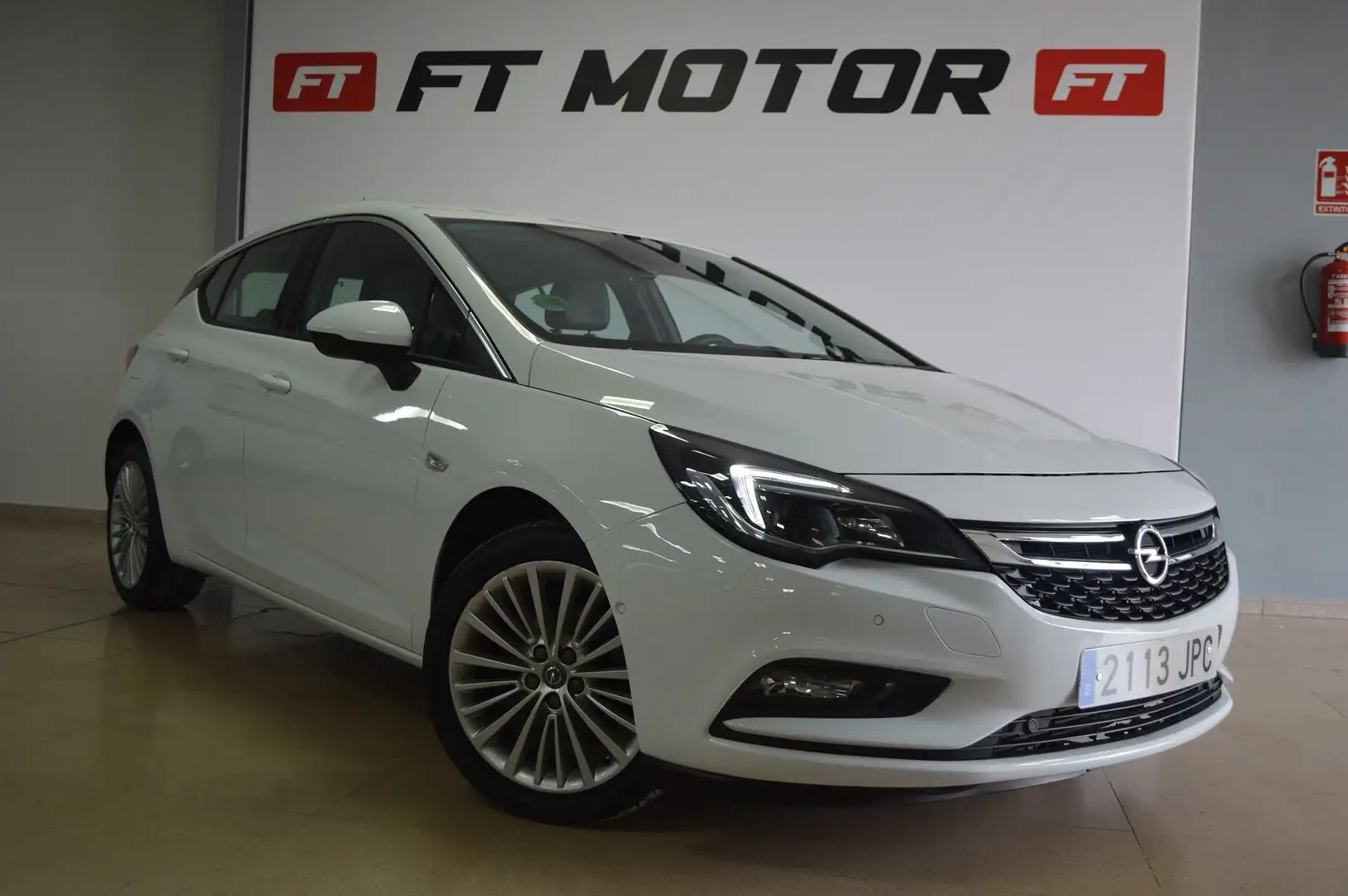 Opel Astra 1.4T S/S Excellence 125 Weiß - 1
