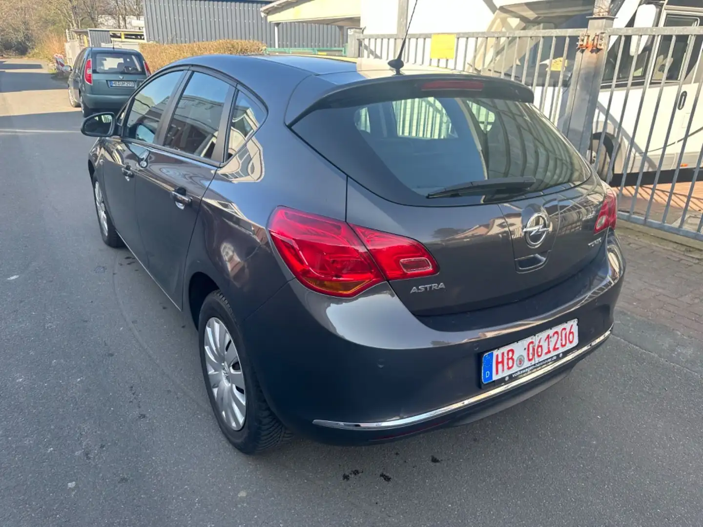 Opel Astra J Lim. 5-trg. Edition/EU5/HU+AU NEU/GARANT Grijs - 2