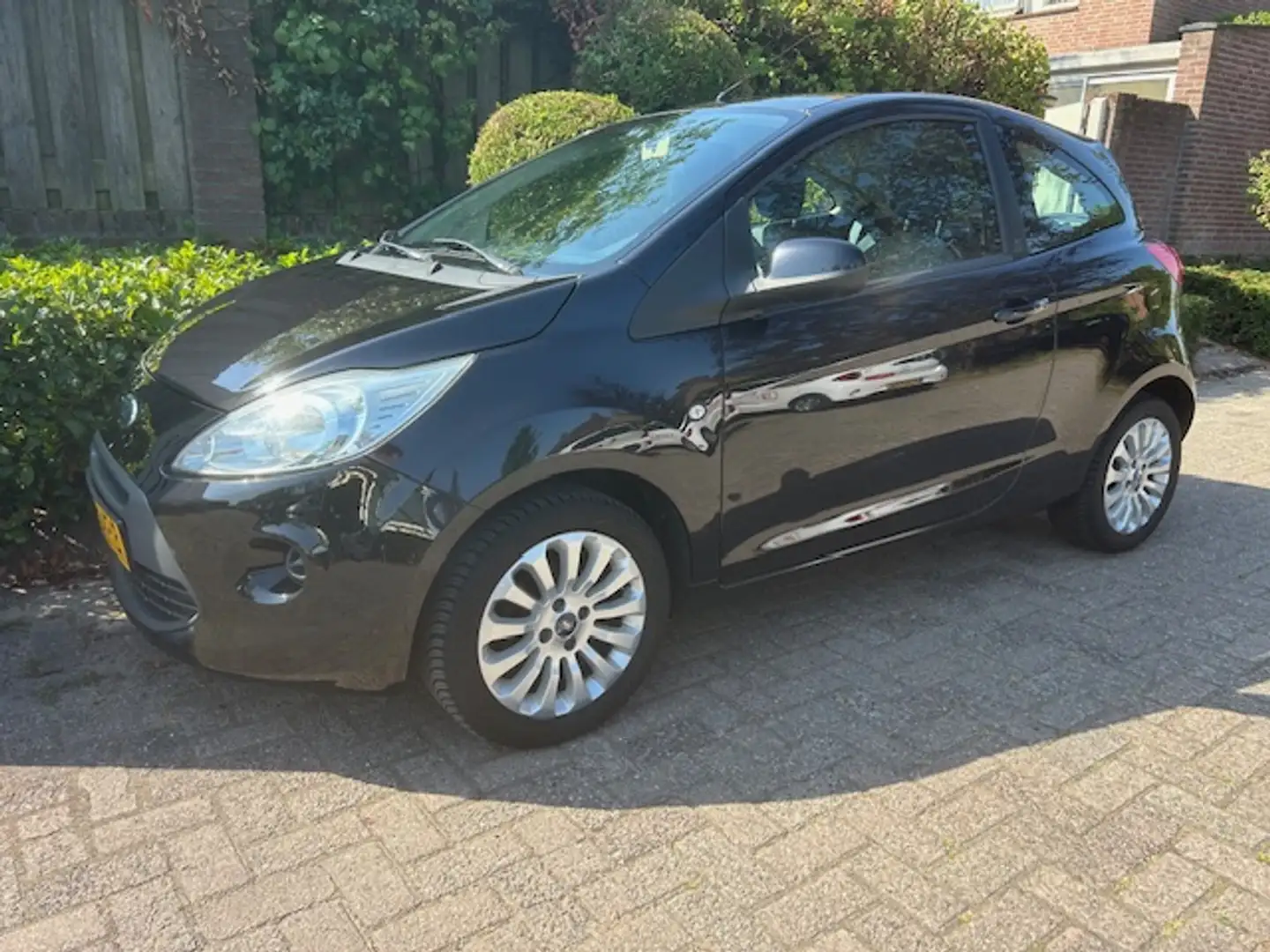 Ford Ka/Ka+ 1.2 Cool&Sound Airco/ Orig NL auto/ met NAP/ Nw-AP Zwart - 2