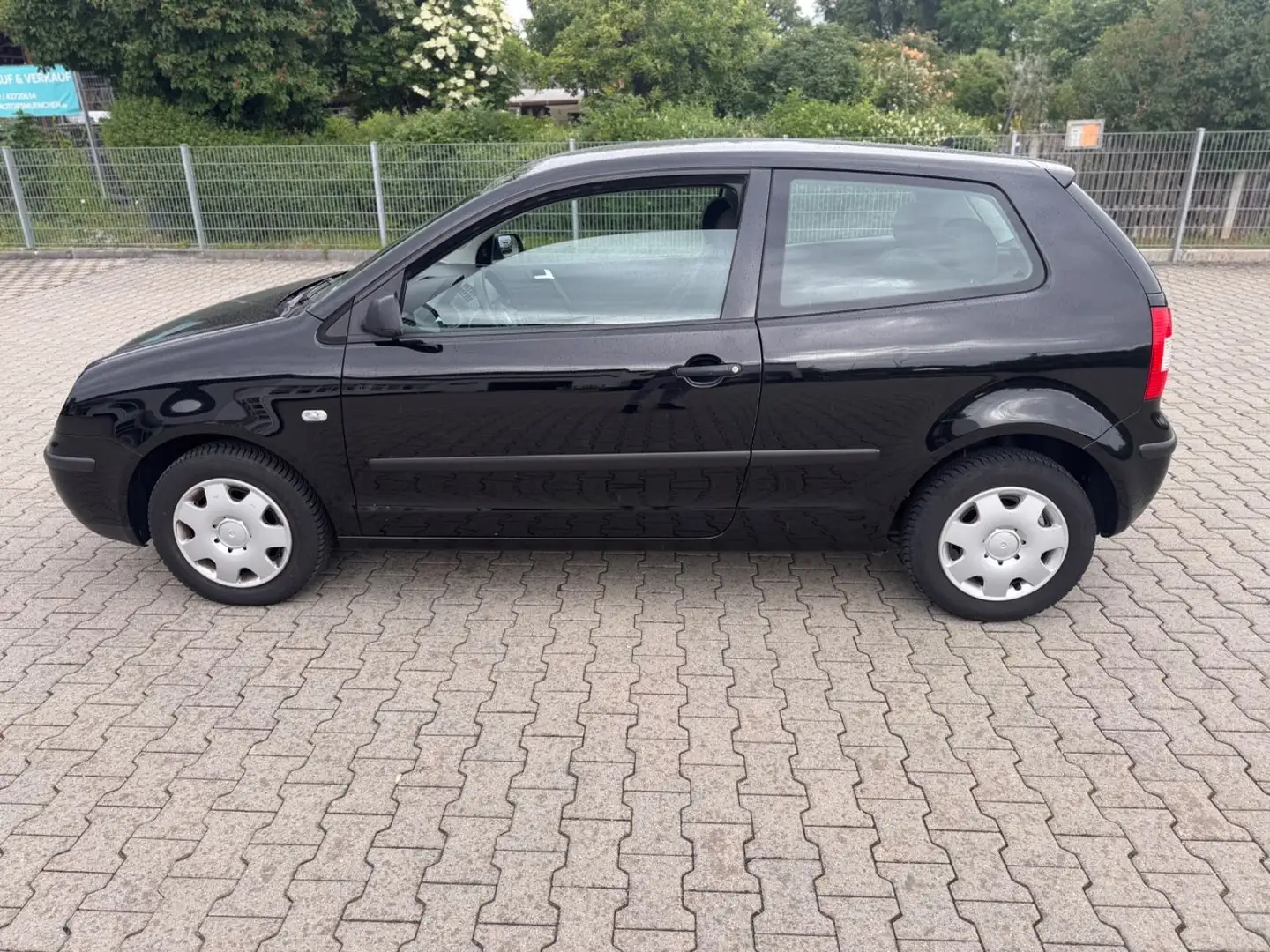 Volkswagen Polo IV Basis 1,2 KLIMA GARAGENFAHRZEUG Schwarz - 2