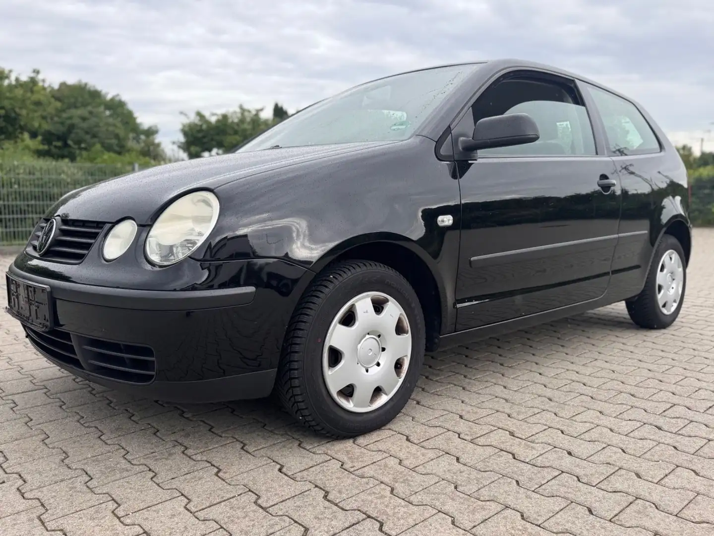 Volkswagen Polo IV Basis 1,2 KLIMA GARAGENFAHRZEUG Schwarz - 1