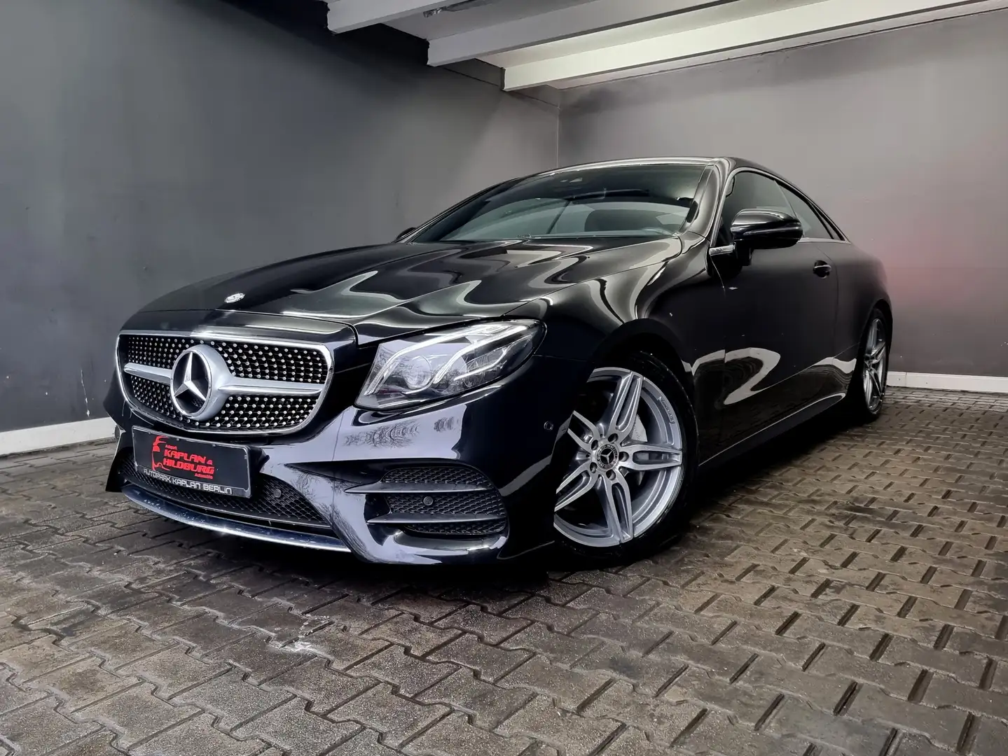 Mercedes-Benz E 200 COUPE, 9G TRONIC, AMG LINE, LED, R-KAMERA Noir - 1