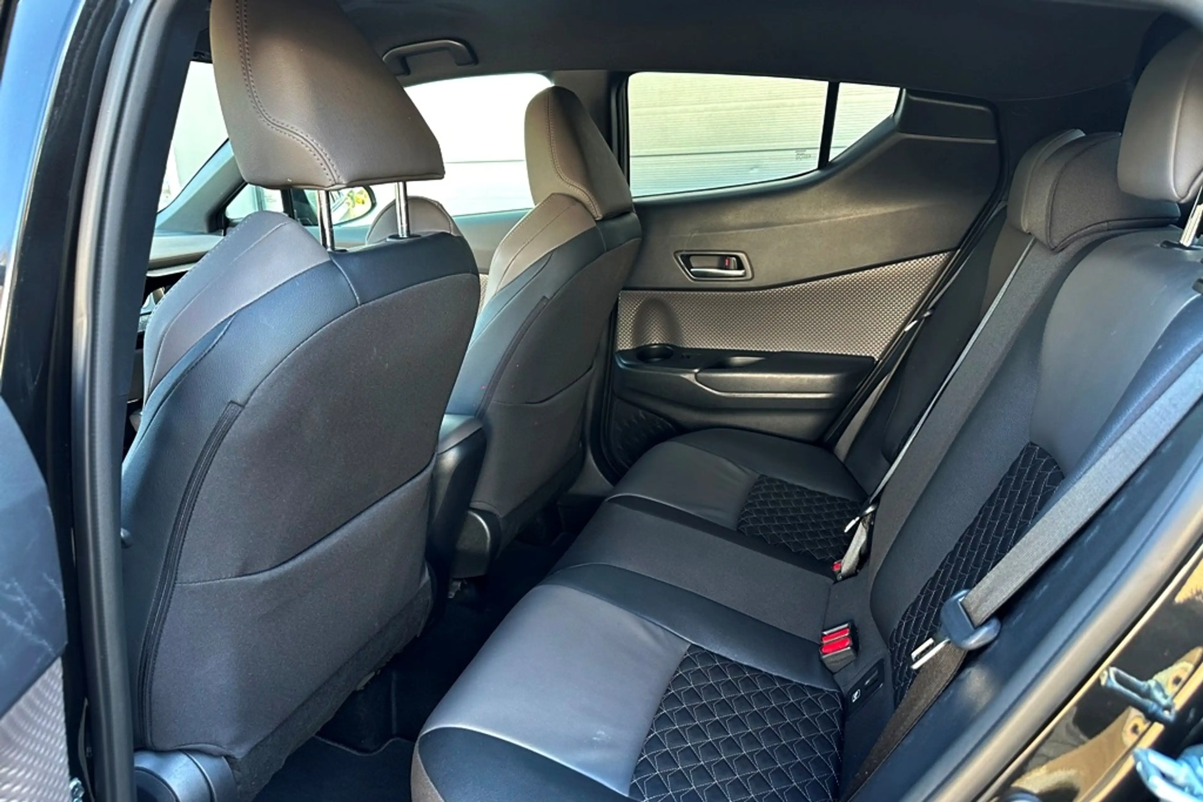 Toyota C-HR 1.8 Hybrid Style Carplay / Safety Pakket — photo 18