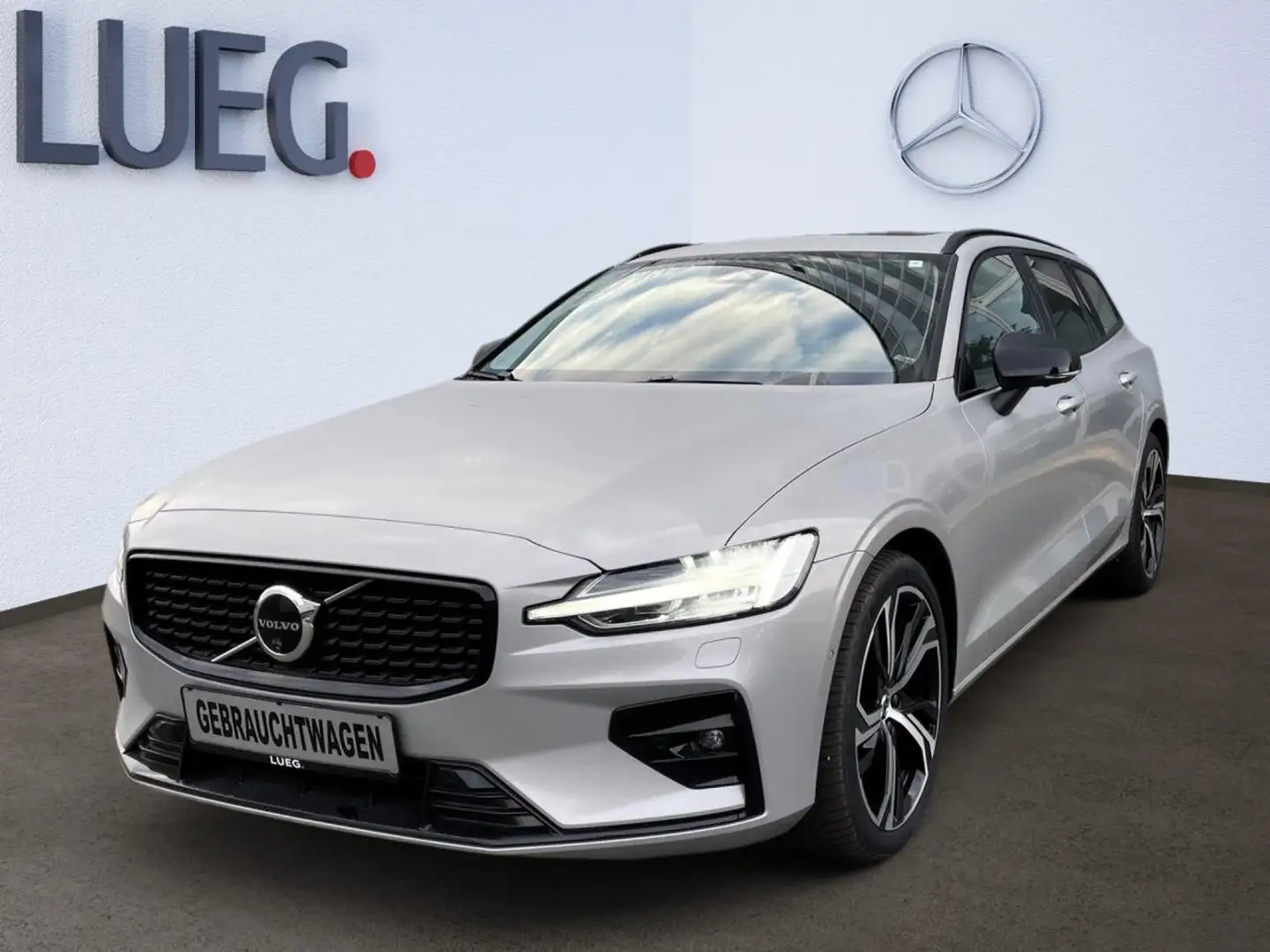 Volvo V60 B4 Plus Dark FAHRASSISTENZ+DRIVER+SOUND+SHD Silber - 1