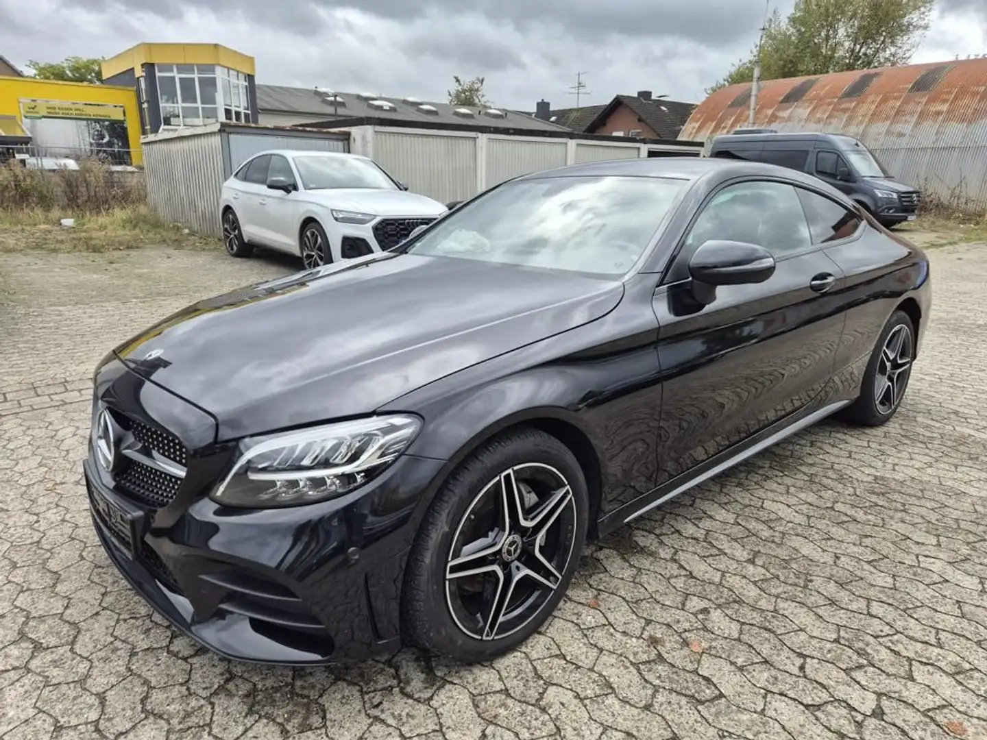 Mercedes-Benz C 180 Coupe 9G-tronic AMG-Line Schwarz - 1