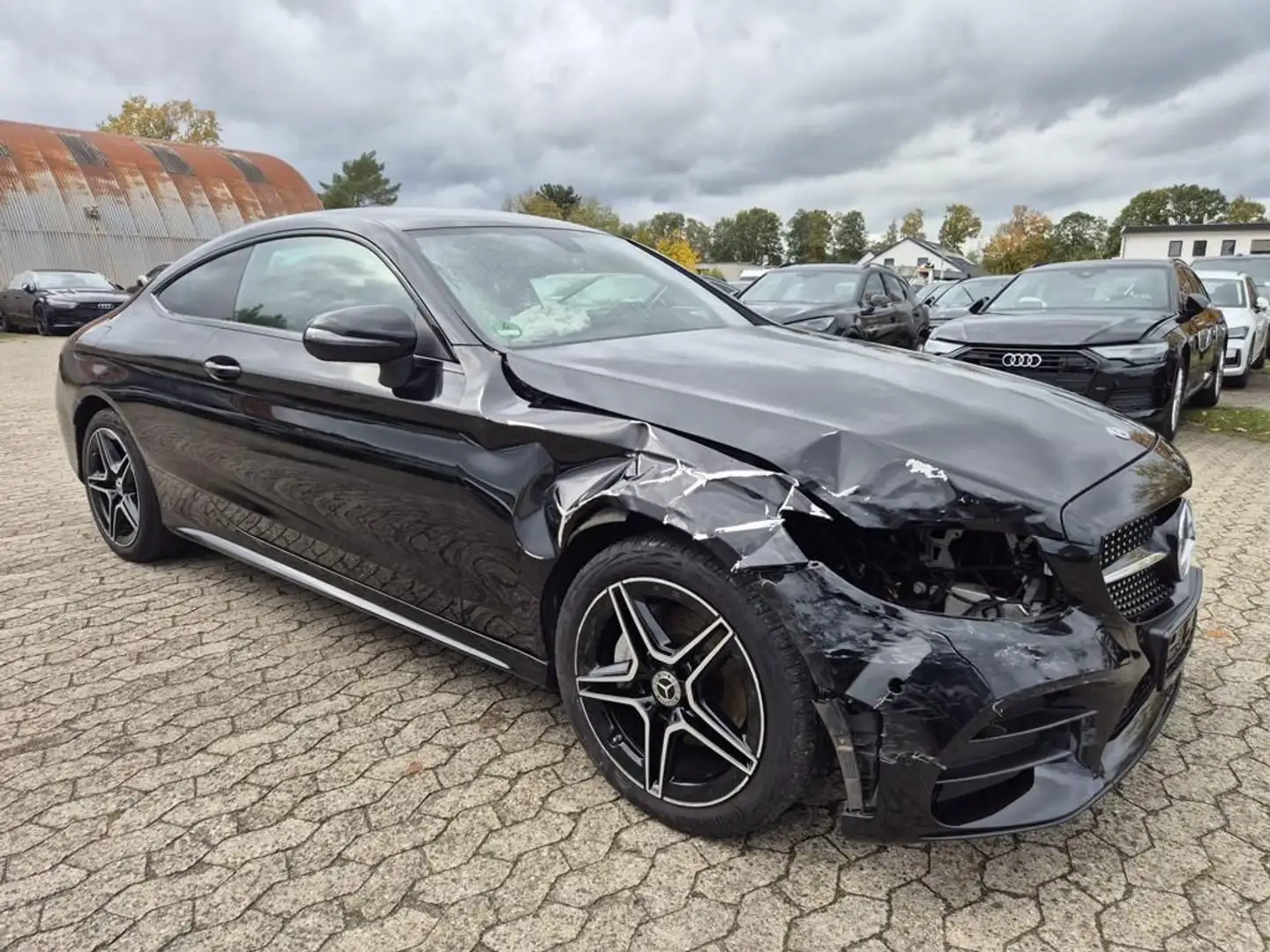 Mercedes-Benz C 180 Coupe 9G-tronic AMG-Line Schwarz - 2