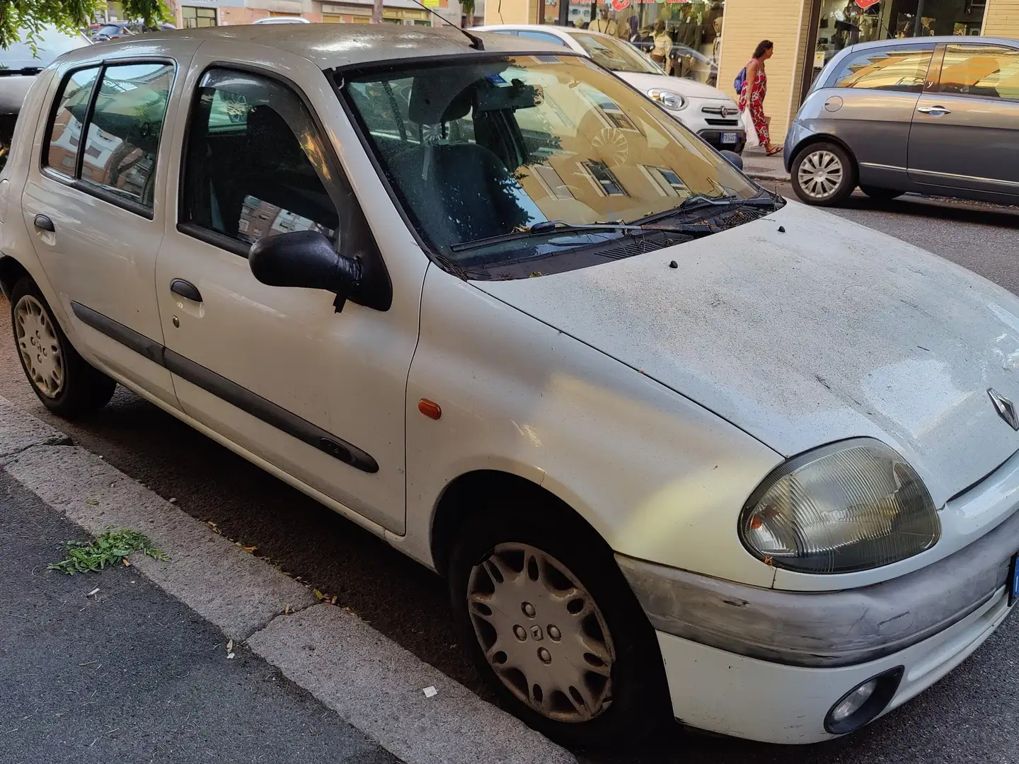 Renault Clio Clio 5p 1.4 One O One c/2airbag Blanco - 2