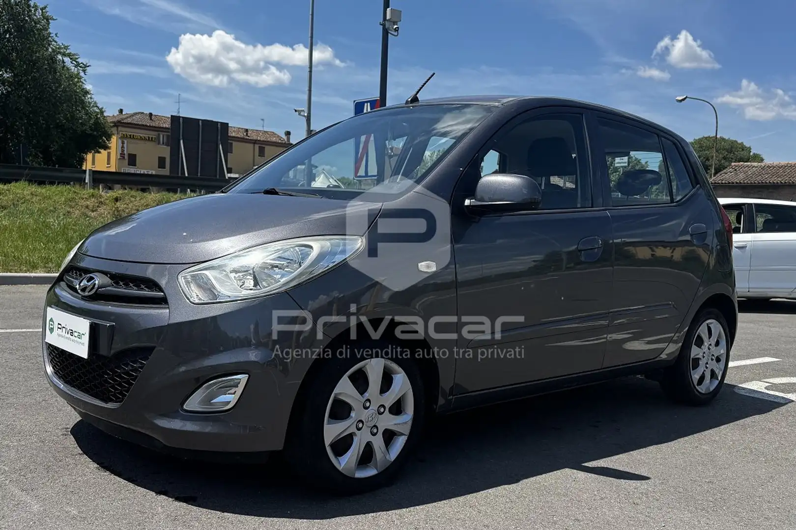 Hyundai i10 i10 1.1 12V BlueDrive GPL Sound Edition Zilver - 1