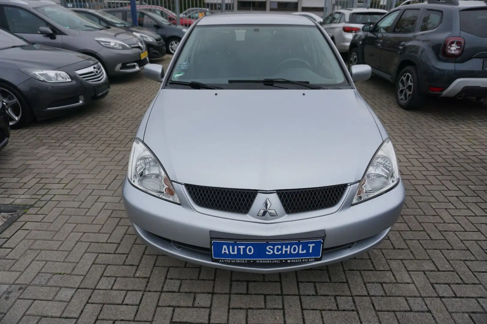 Mitsubishi Lancer Lim./ Kombi Invite Kombi Silber - 2