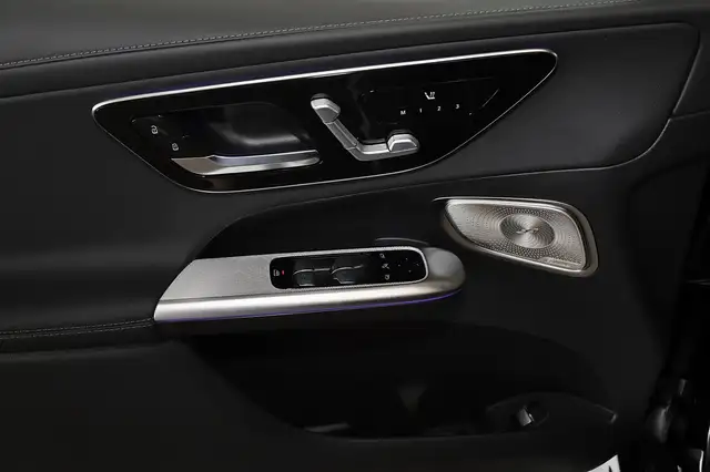 Mercedes-Benz GLC view 12