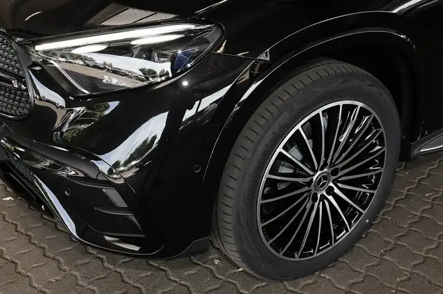 Mercedes-Benz GLC view 3