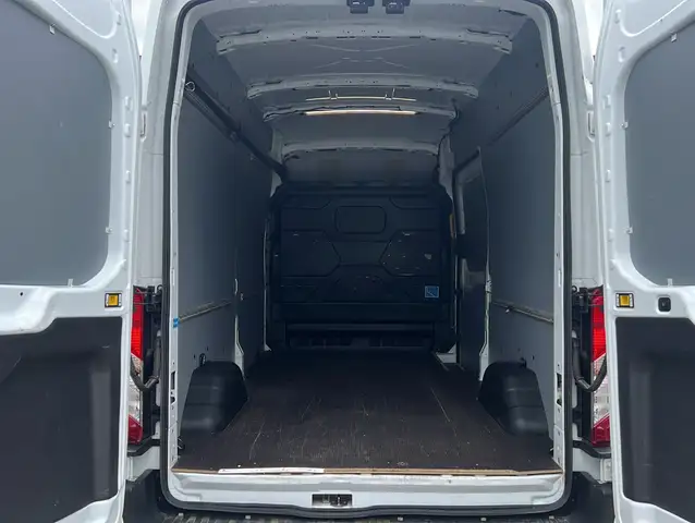 Ford Transit view 9