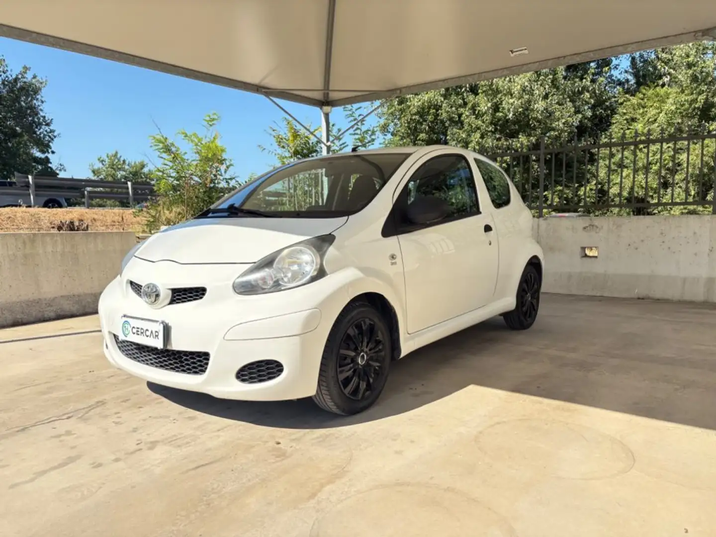 Toyota Aygo 1.0 12V VVT-i 3 porte Deep Ocean Connect OK NEOP Bianco - 1