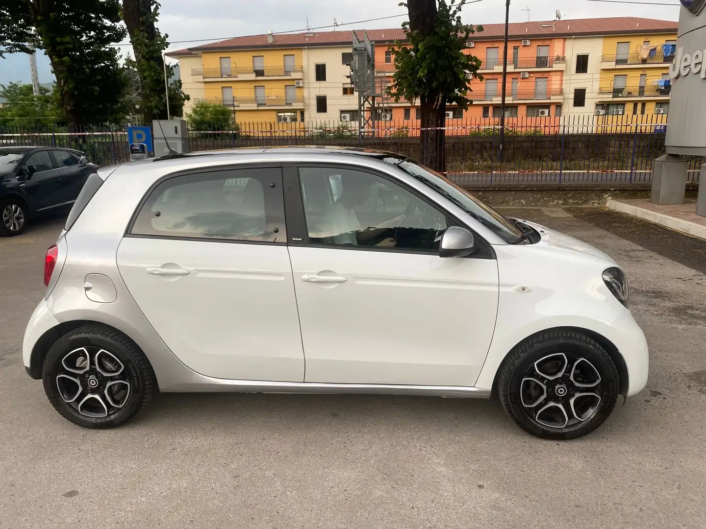 smart forFour Forfour 1.0 Brabus Style 71cv twinamic Bianco - 2