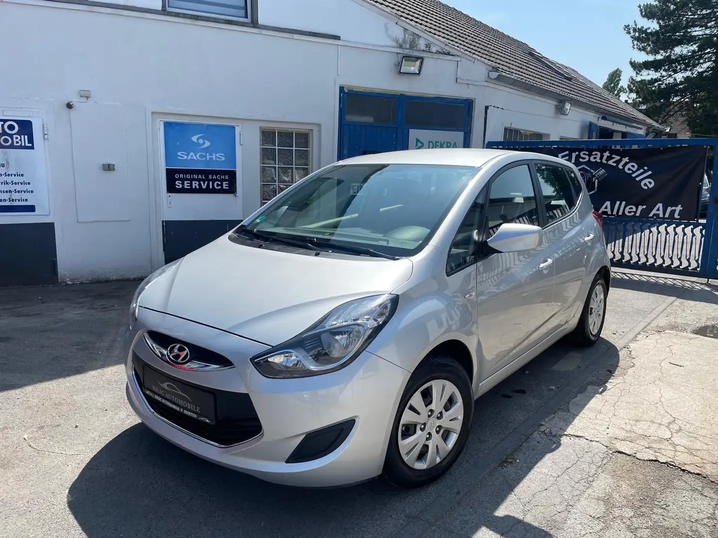 Hyundai iX20 FIFA world Cup Edition 1.Hand*Klima*AHK*Tüv Silber - 2