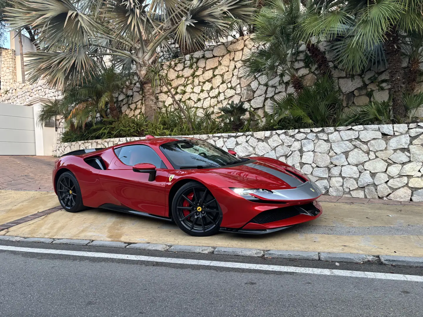 Ferrari SF90 Stradale EQUIPAMIENTO DEL VEHICULO: * AFS1 - SISTEMA DE LUC - 2