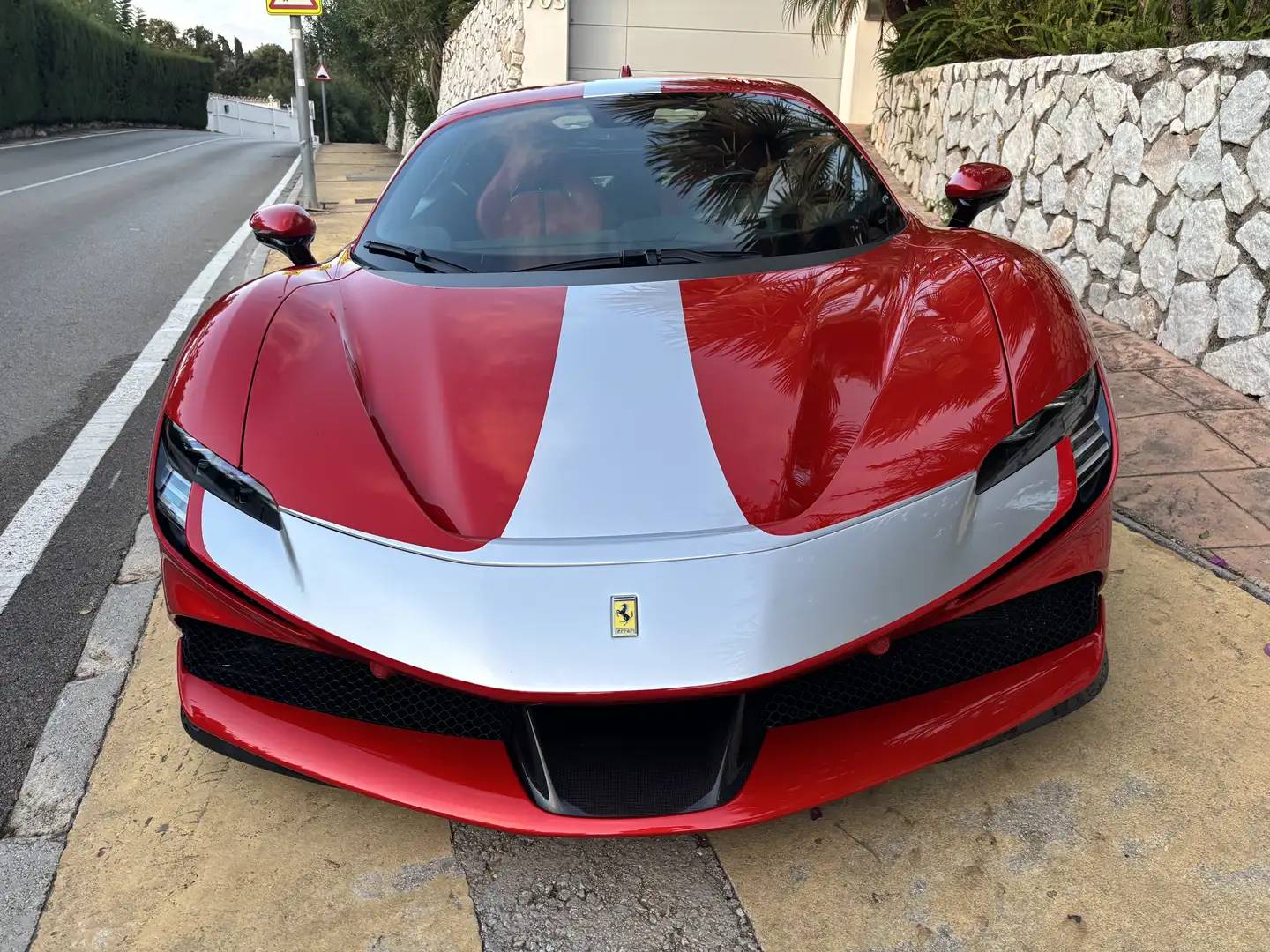 Ferrari SF90 Stradale EQUIPAMIENTO DEL VEHICULO: * AFS1 - SISTEMA DE LUC - 1