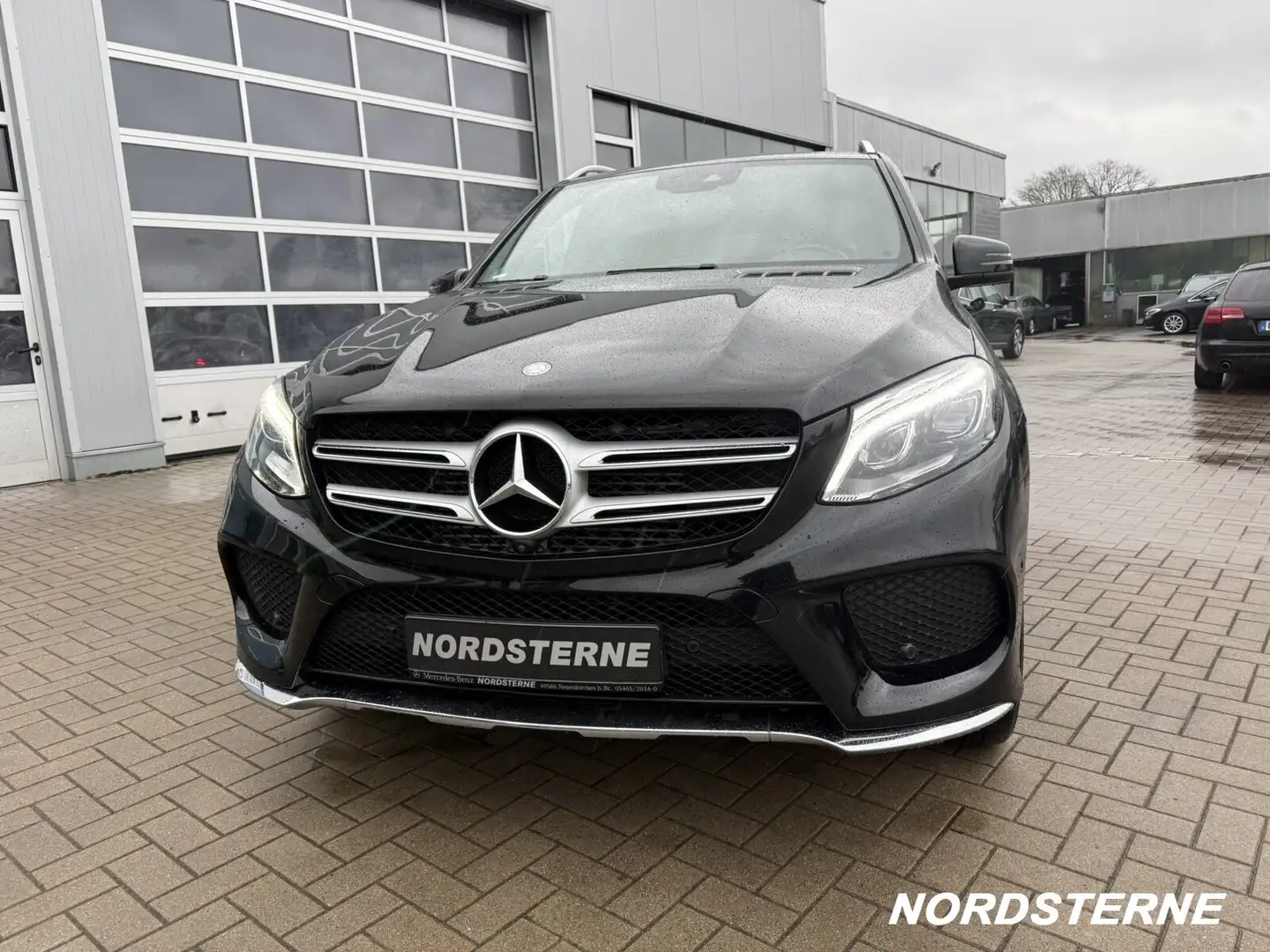 Mercedes-Benz GLE 250 GLE 250 d AMG Line AHK Comand LED-ILS Vollleder Schwarz - 2