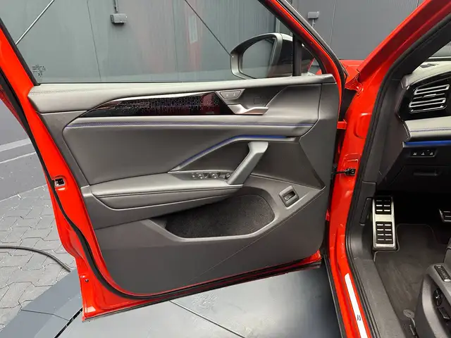 Volkswagen Tiguan view 13