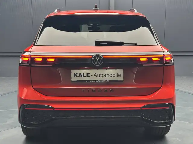 Volkswagen Tiguan view 4